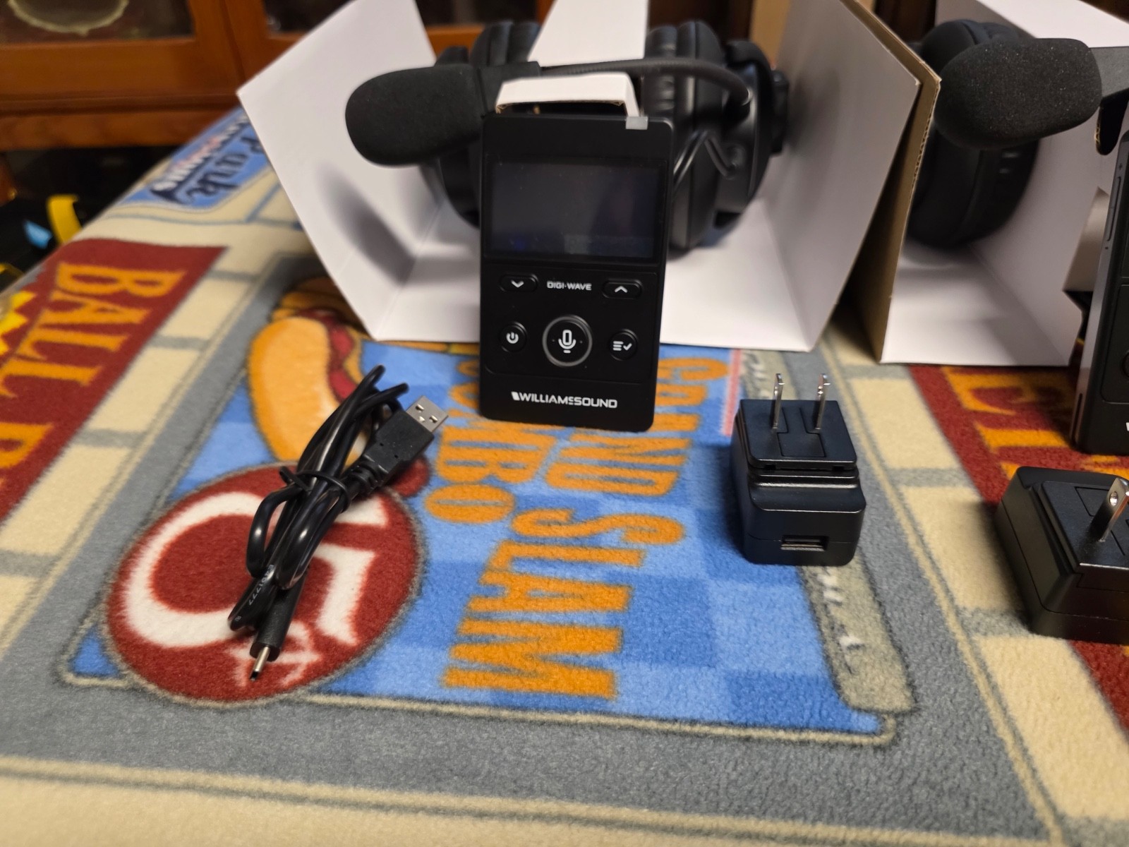 William AV Brand New 3 MIC 158 Headset & 3 DLT 400 Digi-Wave Personal Comm sys