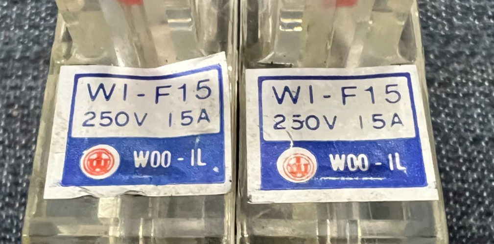WOO-IL WI-F15 GLASS TUBE FUSE HOLDER 250 VOLTS 15 AMP
