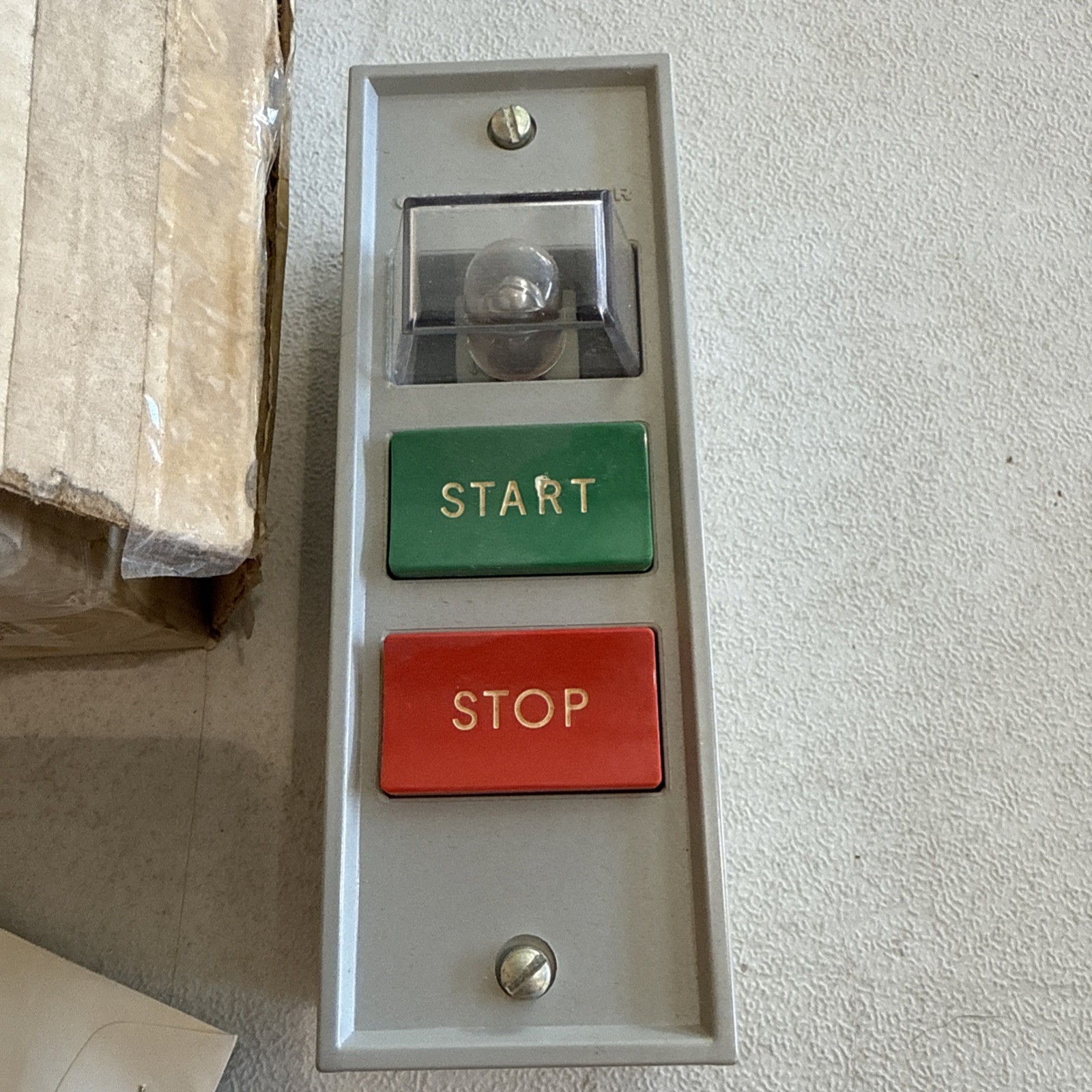 Cutler-Hammer 10250H5310A Push Button Control Station W/Lamp