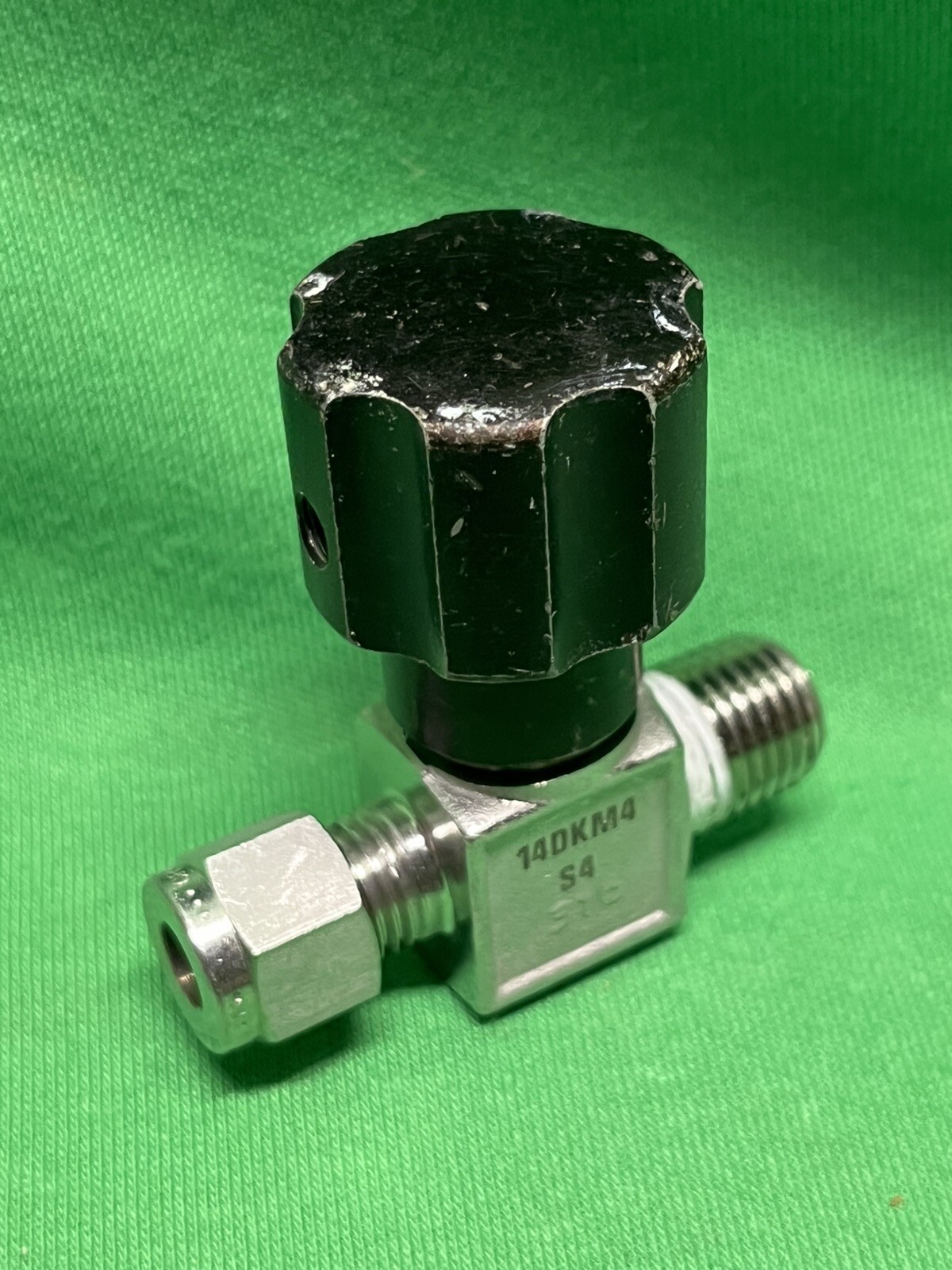 Whitey Integral Bonnet Non-Rotating Stem Valve 1/4 MNPT x 1/4” Tube SS-14DKM4-S4