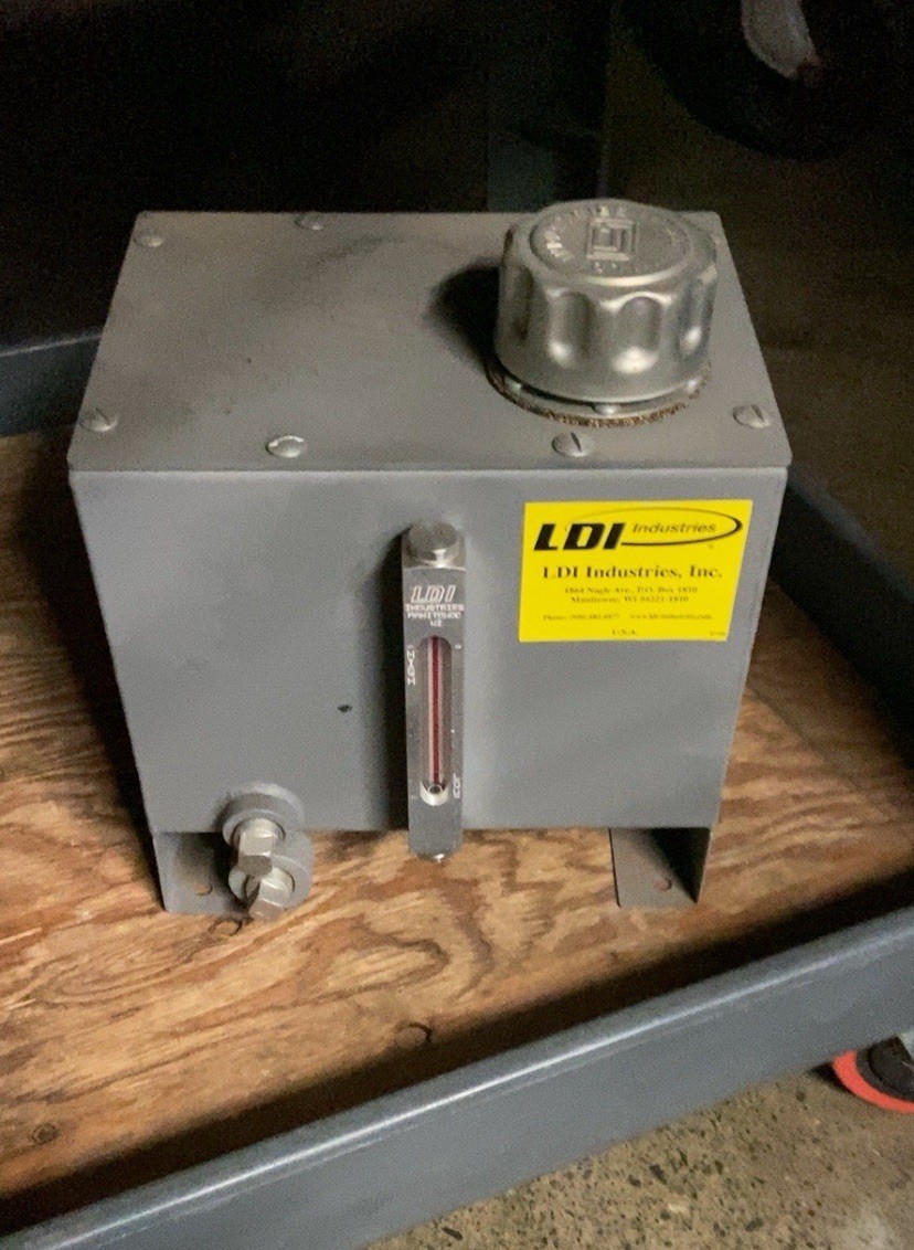 LDI INDUSTRIES T100 SERIES HORIZONTAL OIL RESERVOIR 1/2″ NPT T105
