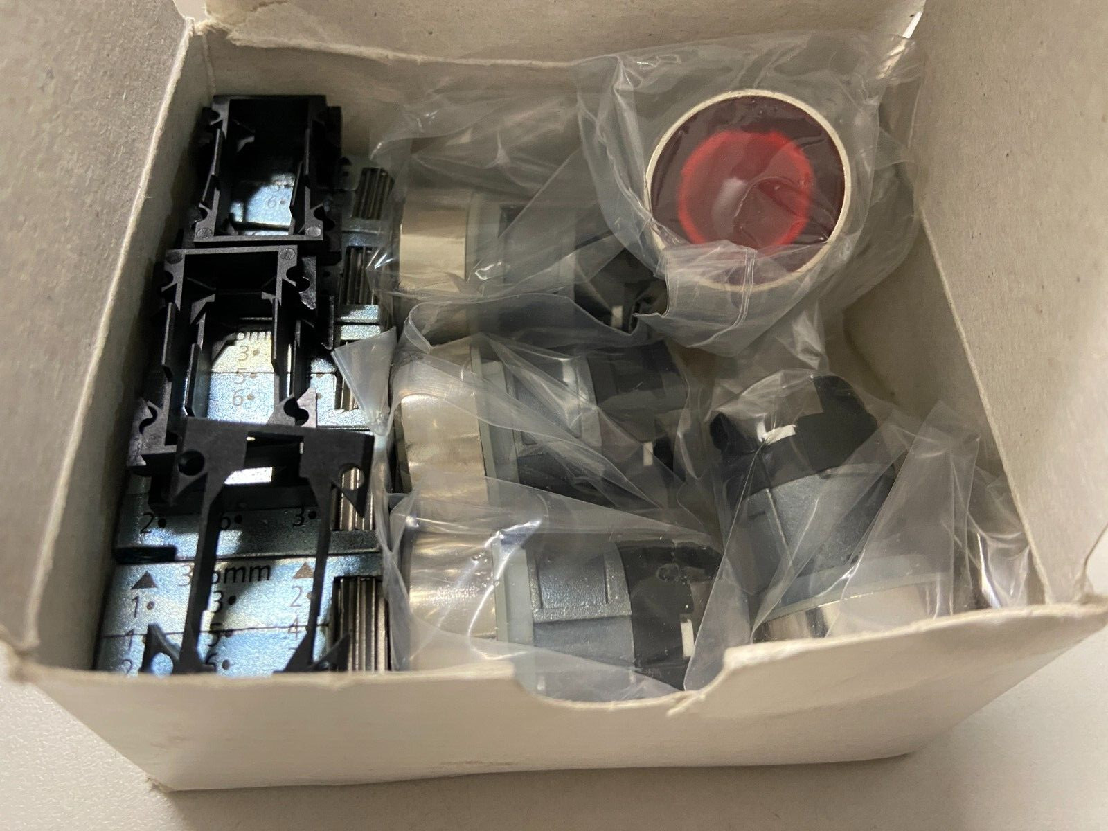 NEW box of 5 Siemens 3SB3 501-0AA21 RED Flat Button illuminated
