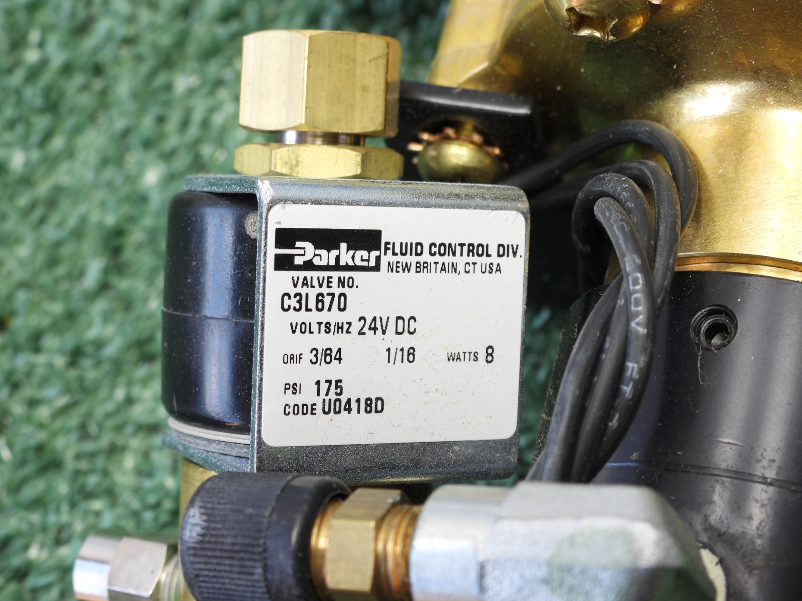 Parker Hot Water Heater Valve, 24V Solenoid, 1-3/8″ Hose Connections, Brass