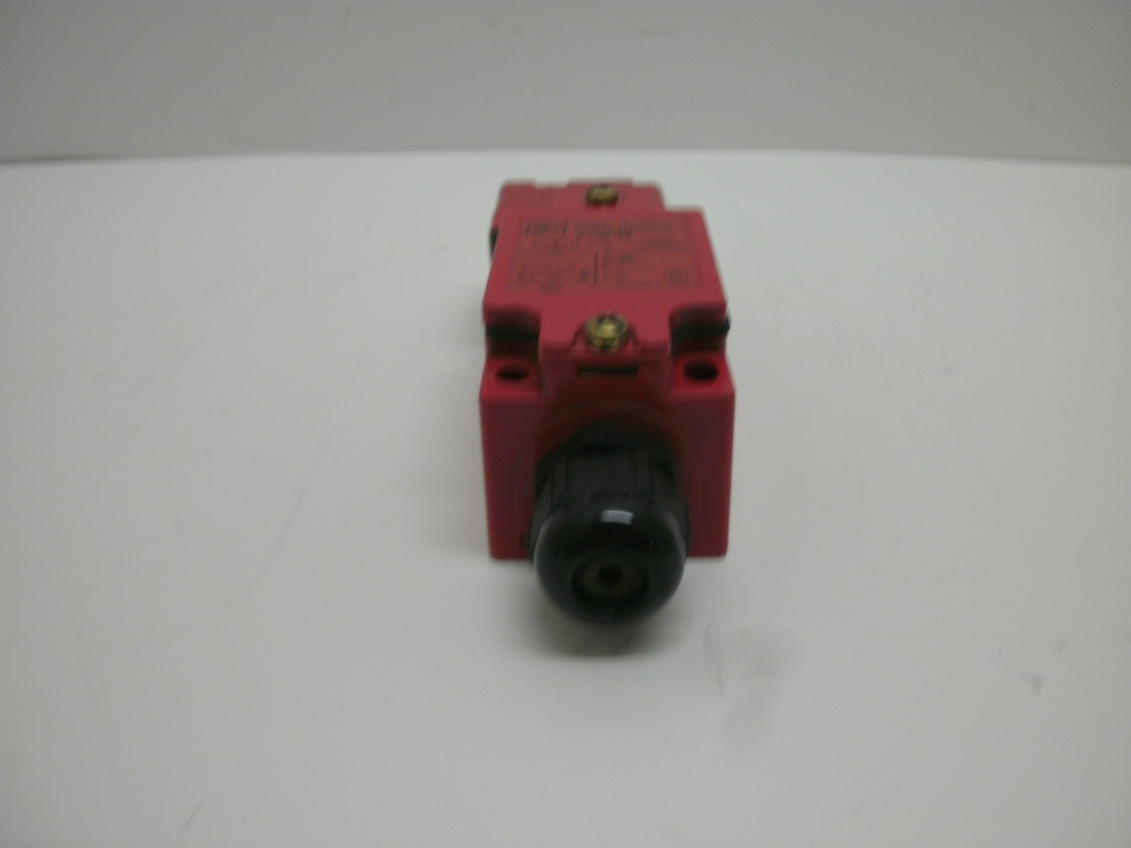CUTLER-HAMMER E48M1K0 SERIES A1 KEY INTERLOCK LIMIT SWITCH EN 60947-5-1 VDE 0660