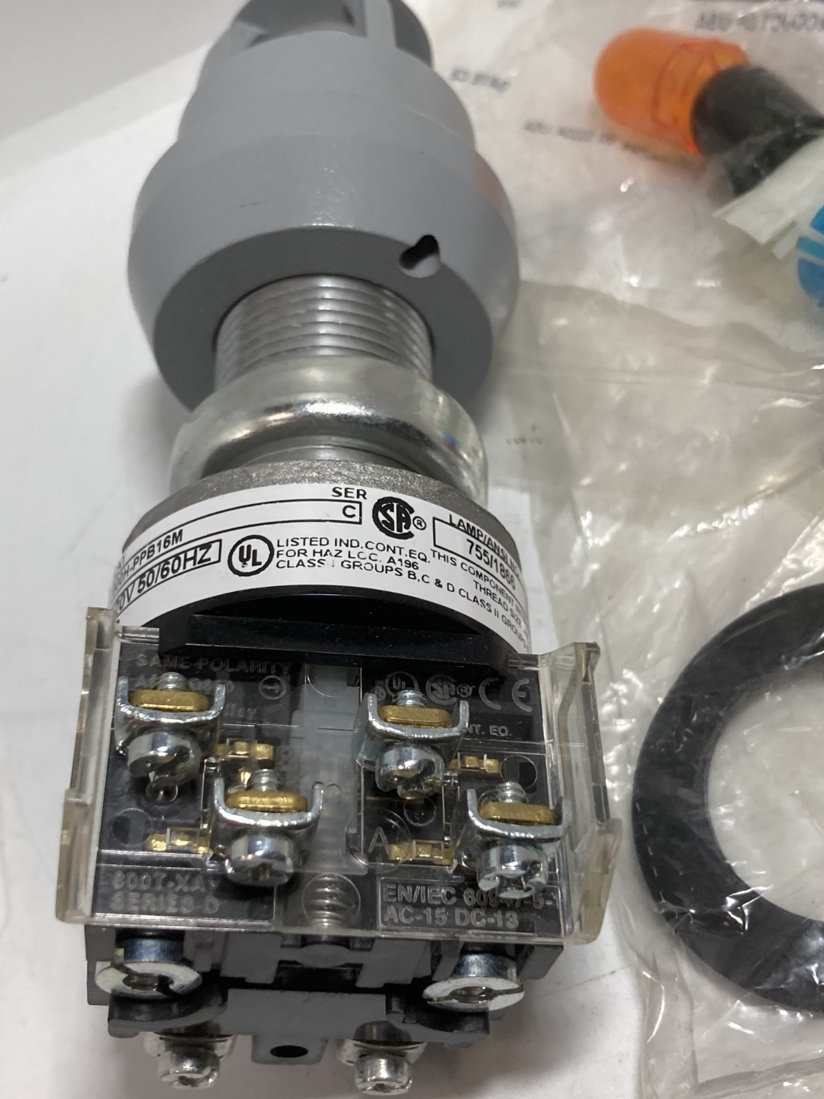 ALLEN BRADLEY 800H-PPB16M PUSHBUTTON MOM XFMR 120V MULTI COLOR INSERT SER C NNB