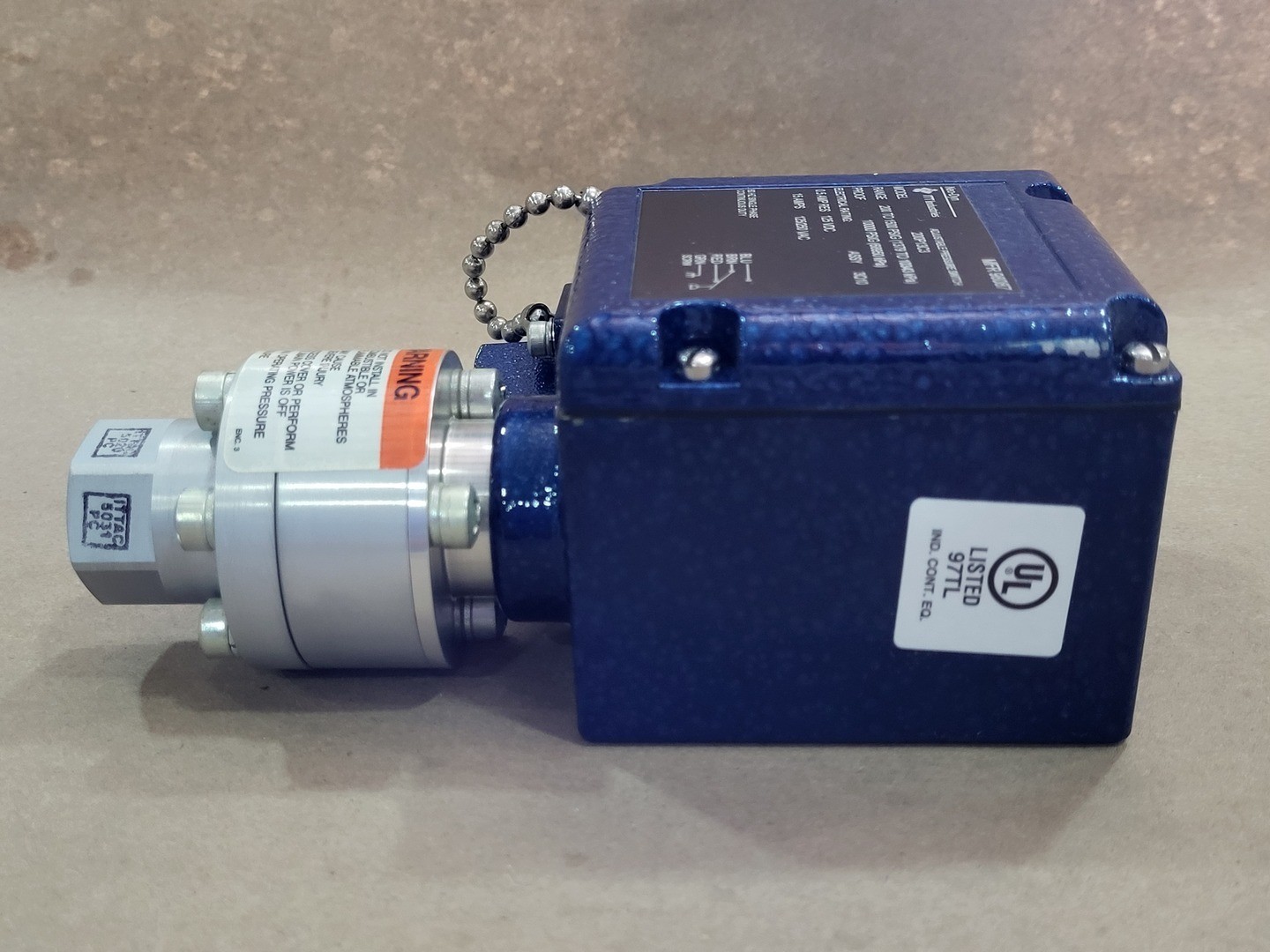 SURPLUS NEW ITT Industries 200P13C3 Adjustable Pressure Switch , 200-1500 psig