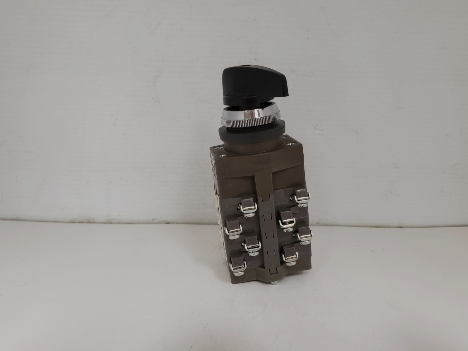 IDEC ACSNO 484-SB-C4002 CAM SWITCH 4 DECS 8 POSITION MAINTAINED NNB