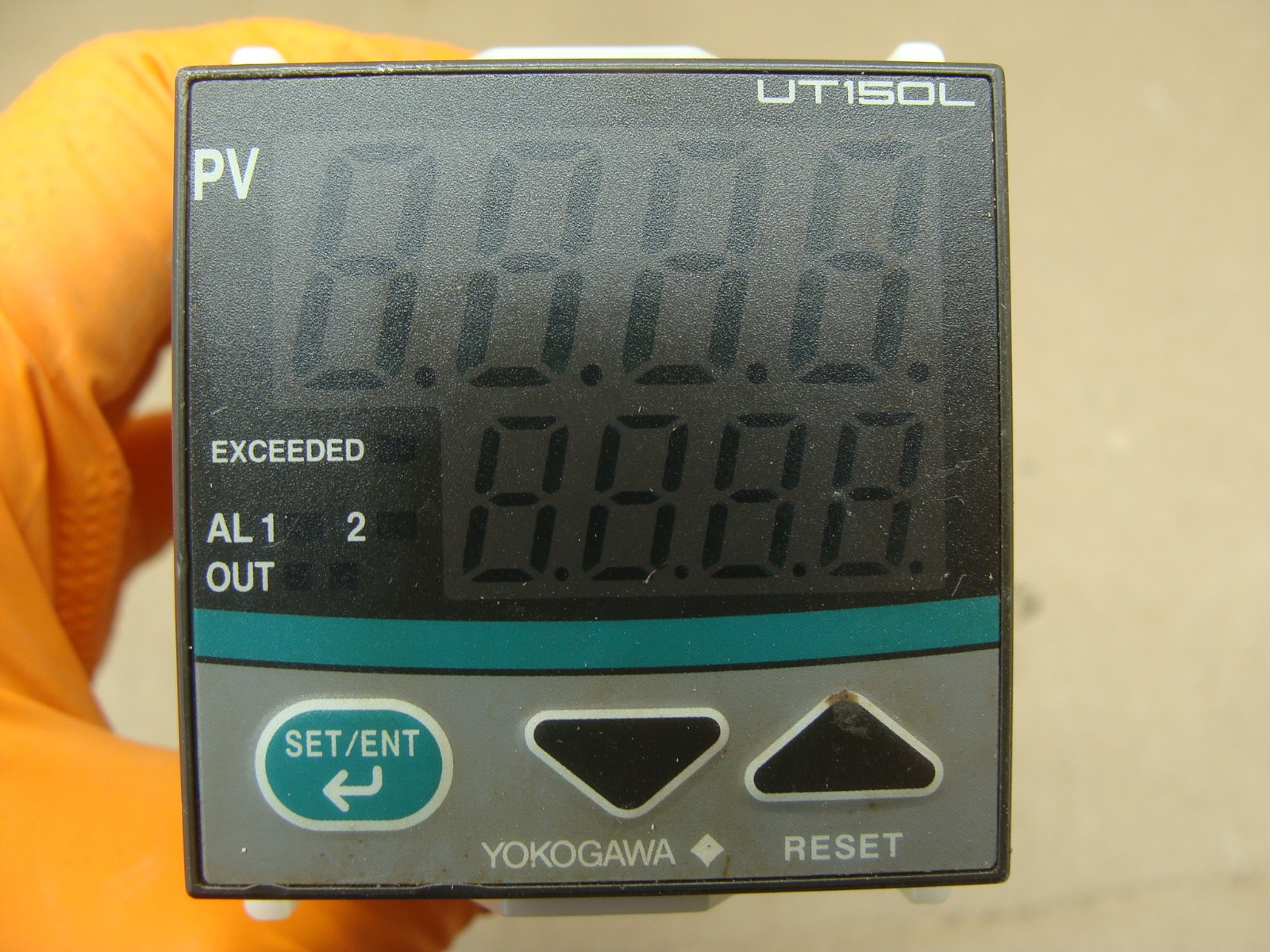 YOKOGAWA UT150L-RN TEMPERATURE CONTROLLER STYLE S5 100-240VAC 8VA