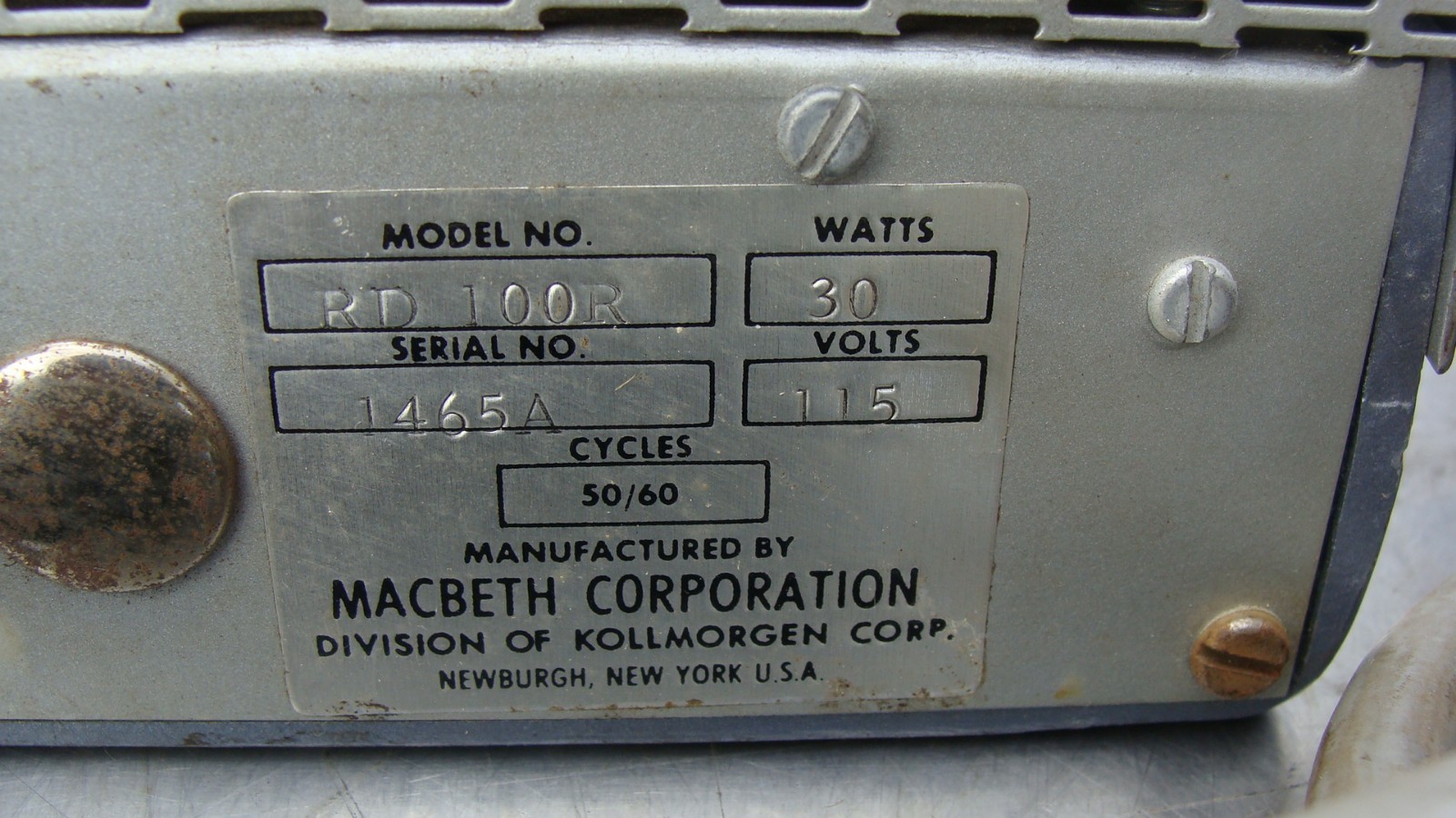Vintage Macbeth Corp. RD 100R, 30W, 115V, 50/60 Hz. Made in Newburgh, NY. USA.