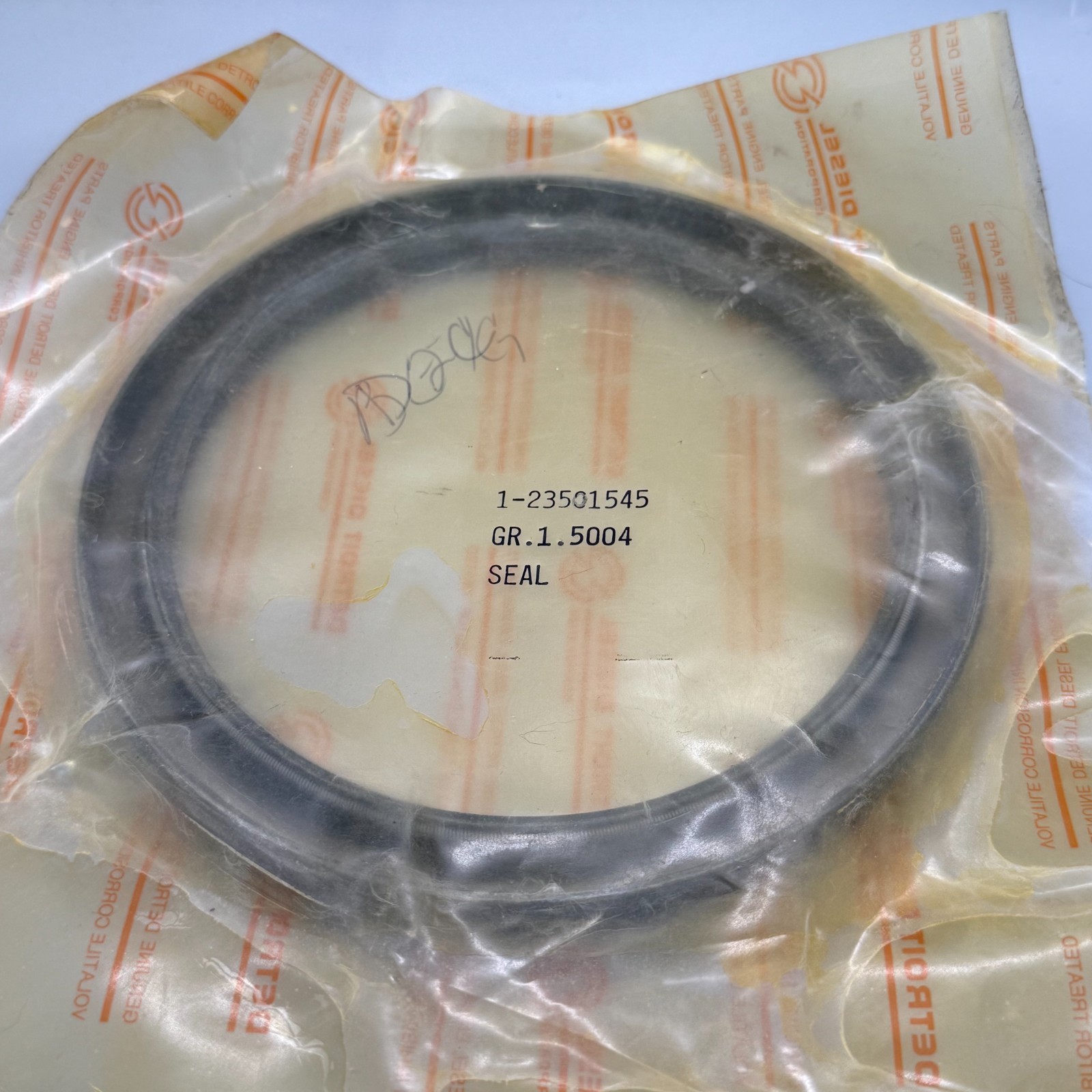 NOS OEM Detroit Diesel Crankshaft Rear Oil Seal 23501545