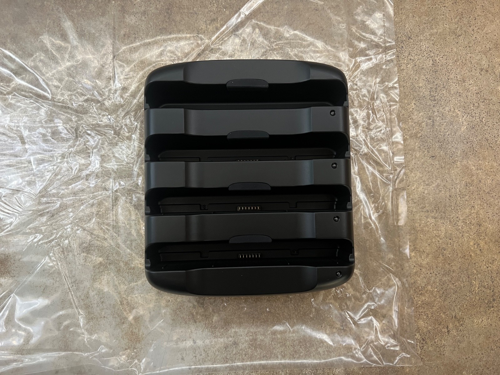 ORACLE MICROS 734360 ACC-001-307M 4-BAY 721 721P TABLET BATTERY CHARGER