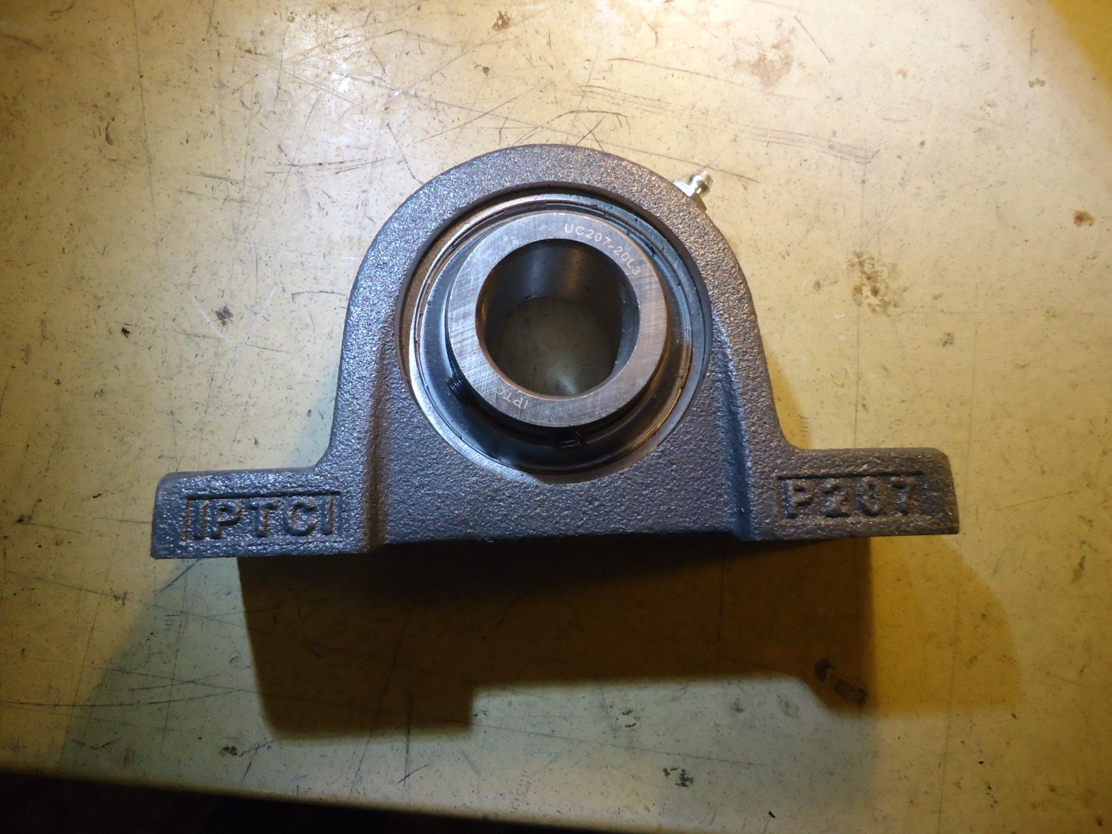 NEW IPTCI P207 SET SCREW LOCK PILLOW BLOCK UC207-20L3