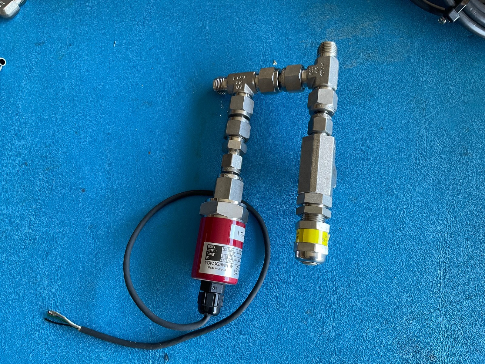 YOKOGAWA FP101-A11-L20A*B 1-5V DC 0 TO 200 kPa abs SWAGELOK RL3 10-225 SS-RL3S4