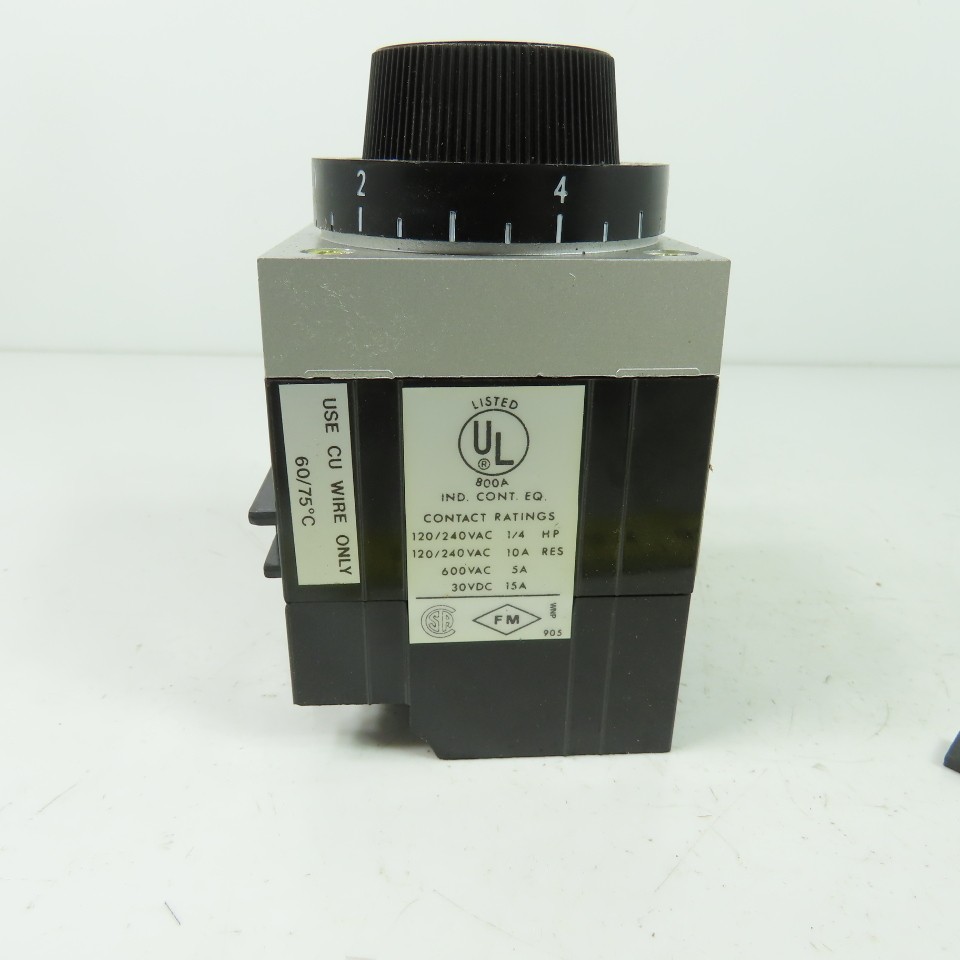 Agastat 7022VF Pneumatic Timing Relay 32VDC Coil 1-10 Min