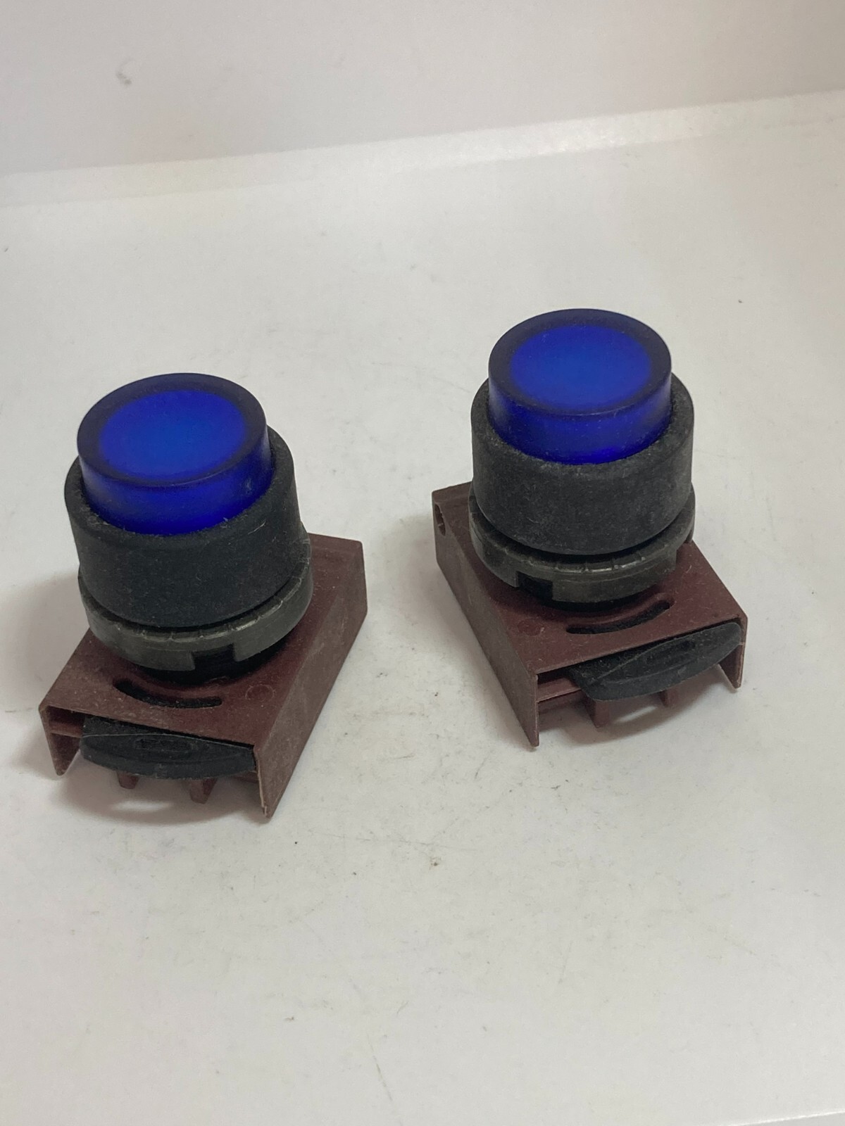 GENERAL ELECTRIC P9XPLLSD PUSHBUTTON OPERATOR BLUE (LOT OF 2) NNB