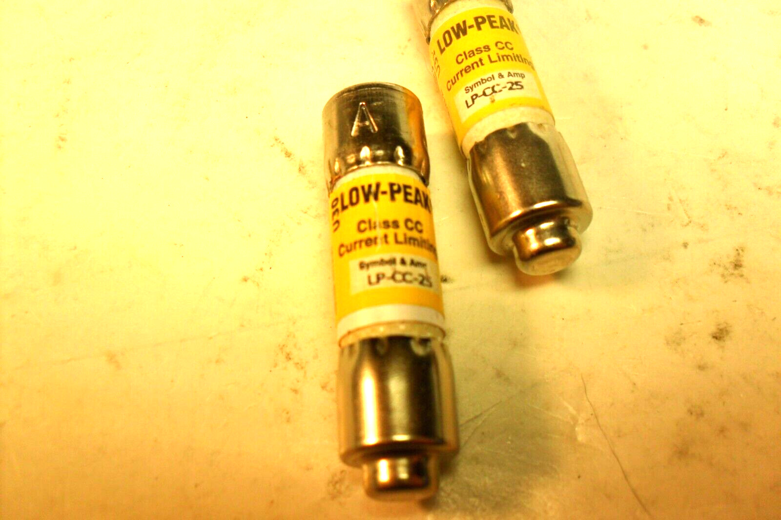 qty 2 Bussmann Time Delay Low Peak Fuse LP-CC-25 New