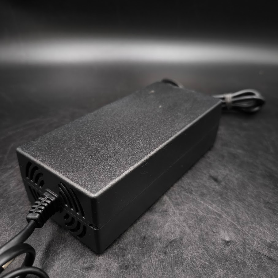 Shenzhen Jingyuecheng JYC-13P03-80W-B Lithium Battery Charger 42V-2A Working