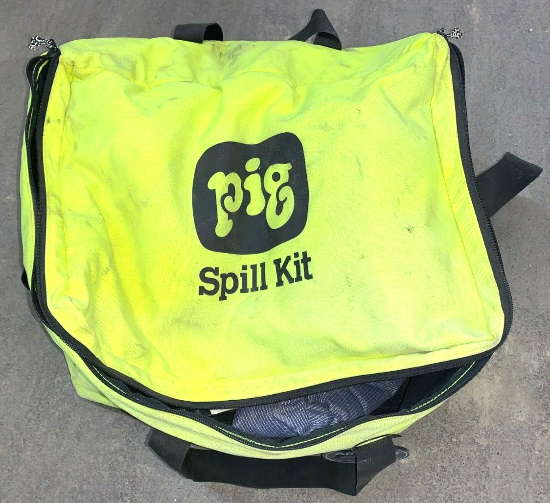 PIG SPILL KIT IN STOWAWAY BAG 622 6.5 GALLON CAP. UNIVERSAL/ OIL/ WATER/ SOLVENT