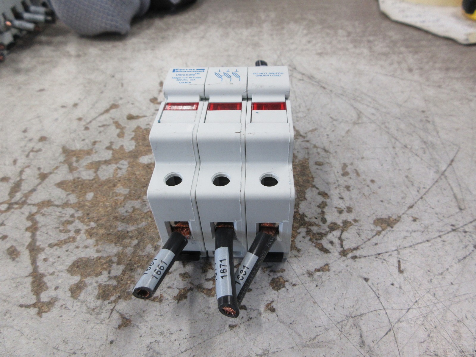 Ferraz Shawmut Ultrasafe Fuseholder USM3I 30A 600V 3P Used