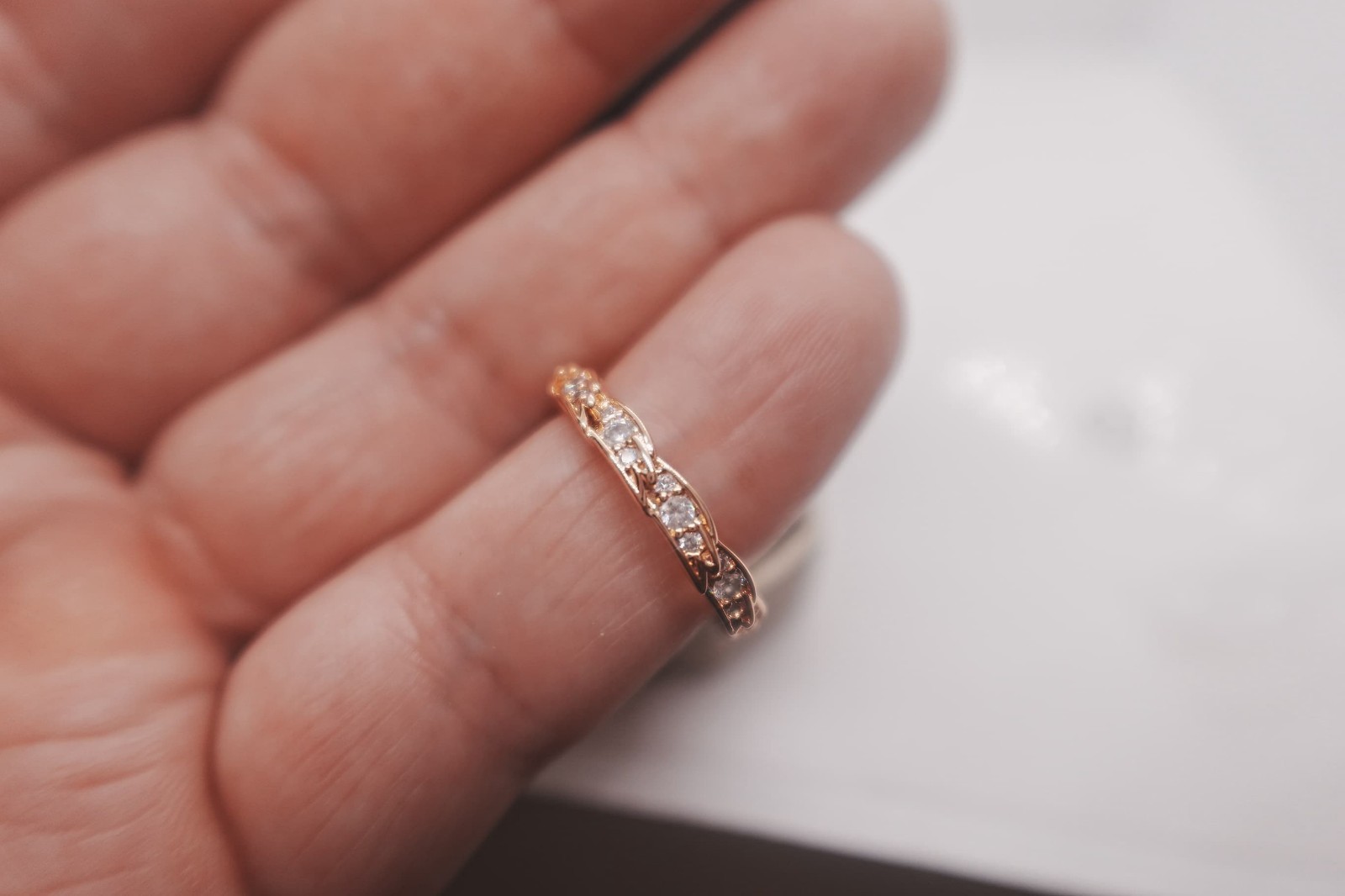 GIFT.Tlffany&co Narrow Ring in 18K Yellow Gold with Pavé Diamonds. USA Size 6