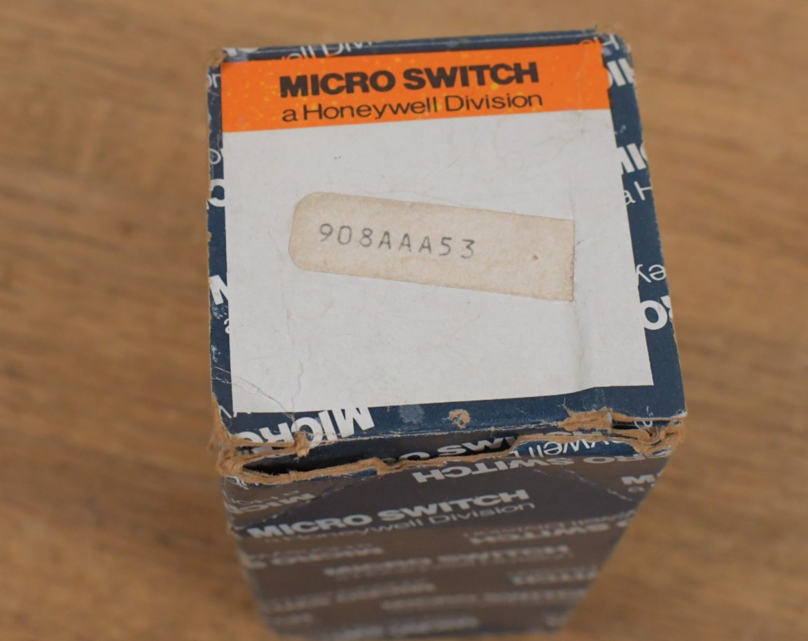 New Old Stock Honeywell Microswitch 908AAA53 Selector Switch Indicator Module