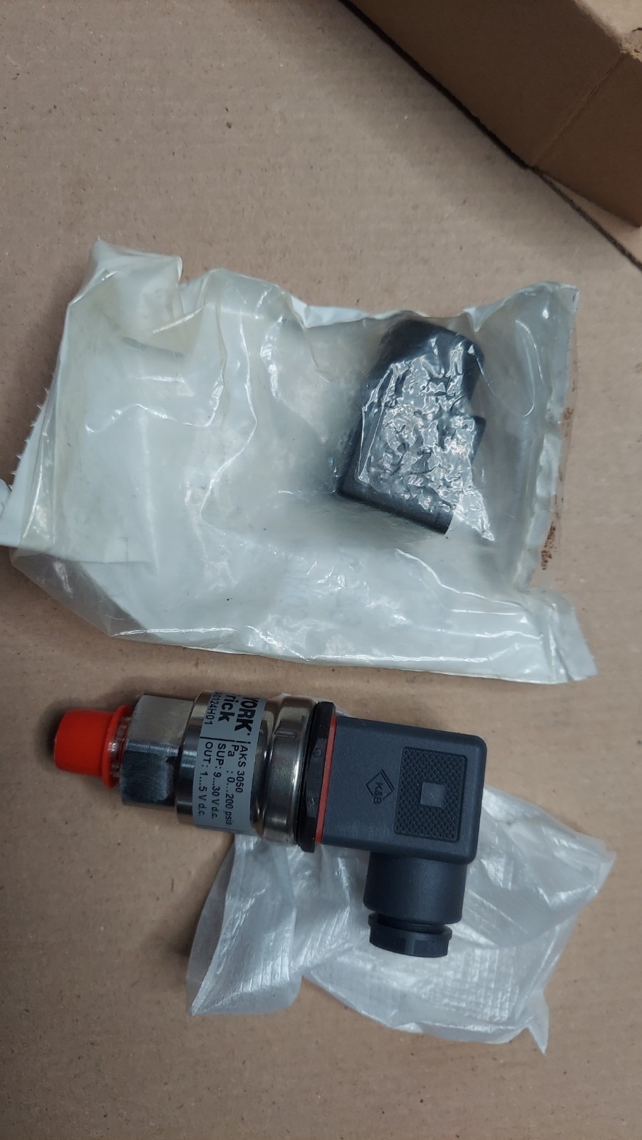 New Frick 913A0124H01 Danfoss 060G3591 York AKS3050 Pressure Transmitter