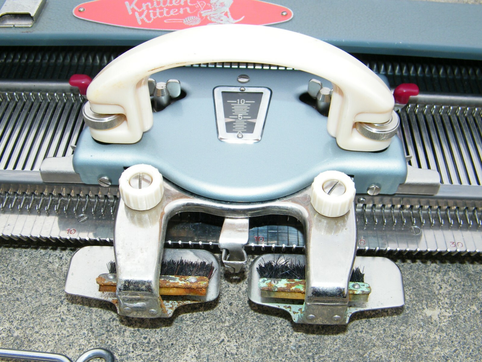 KNITTEN KITTEN KNITTING MACHINE