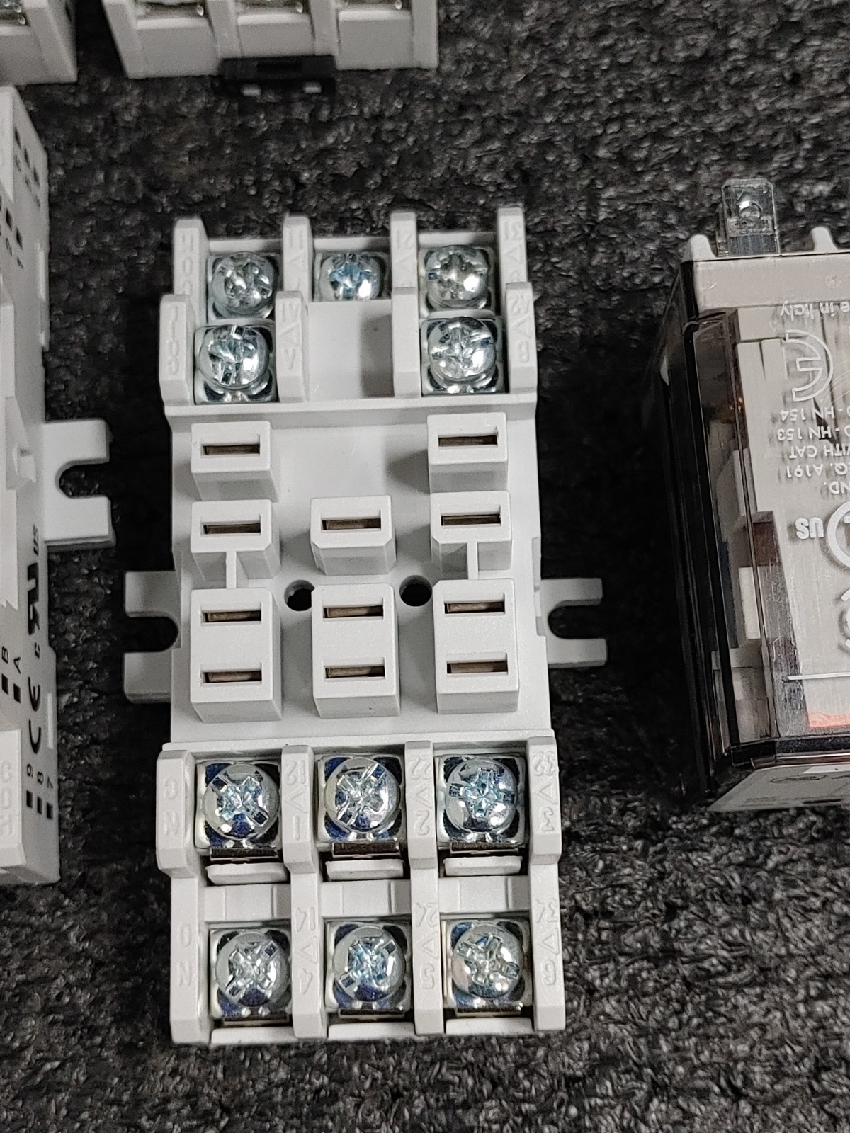 Lot of 6 ALLEN BRADLEY 700-HB32Z24-3-4 24V DC GP Tall Square Base Relay w Base