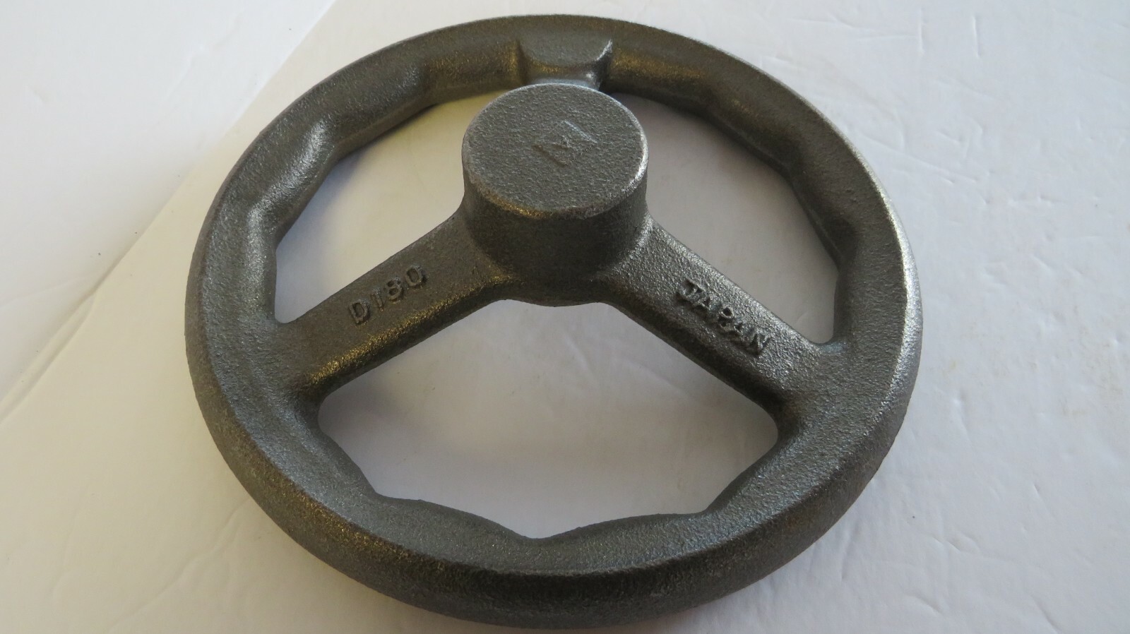 7″ 3-SPOKE OFFSET HANDWHEEL 1-1/2″HUB,CAST IRON,D-180,PLAIN FINISH,MADE IN JAPAN
