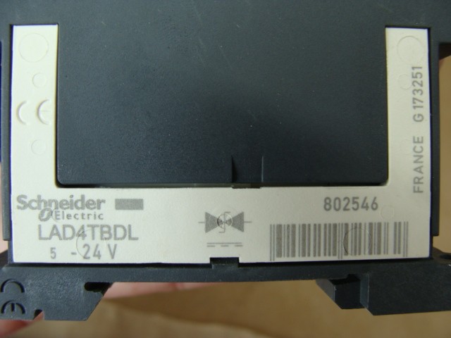 SCHNEIDER LC1D09/LAD4TBDL CONTACTOR 24VDC W/OVERLOAD RELAY LR3D10