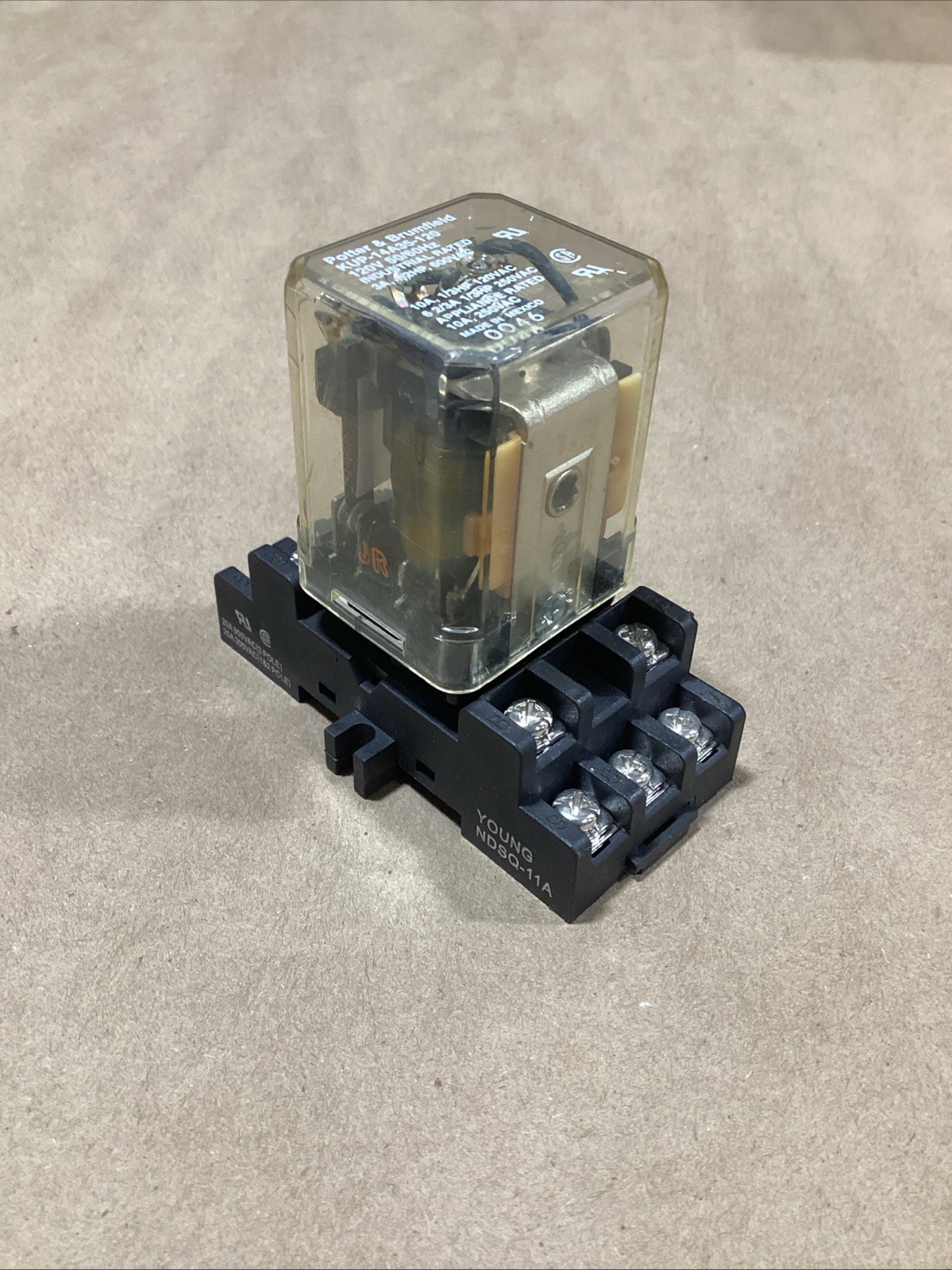 POTTER & BRUMFIELD Relay KUP-14A35-120 YOUNG NDSQ-11A BASE SOCKET