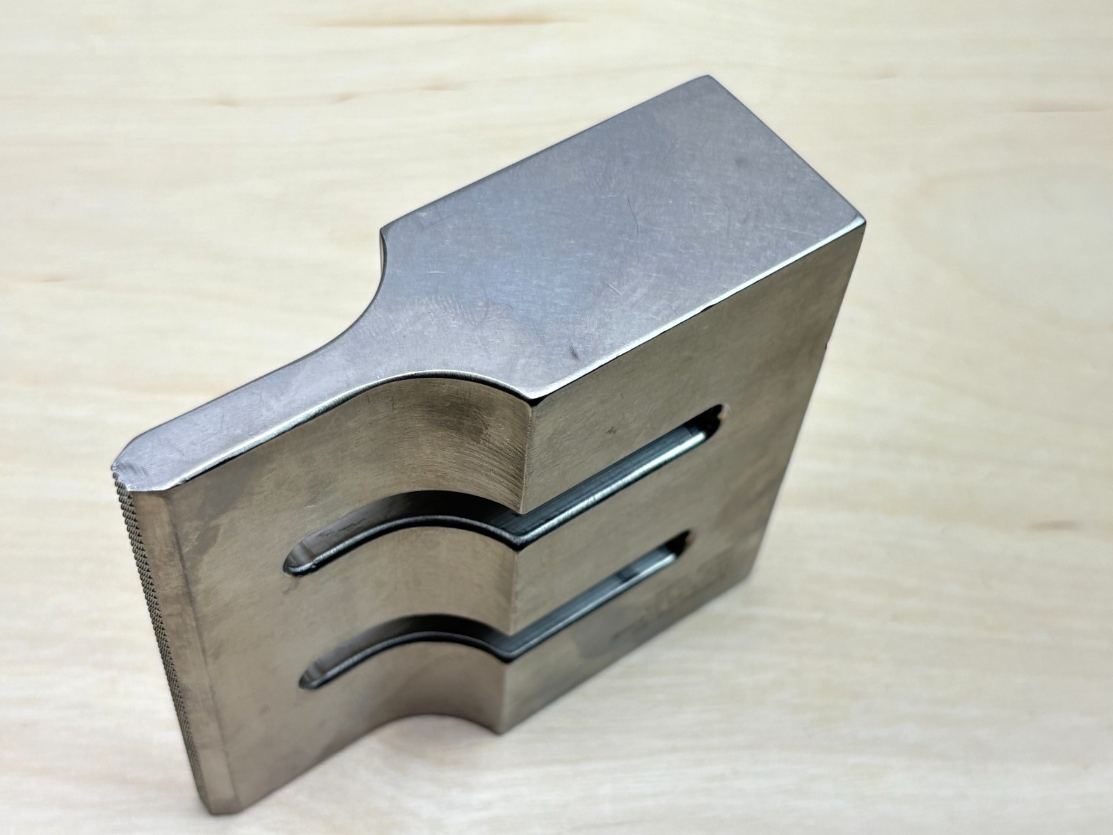 Dukane 472508-02-02 30 kHz Titanium Ultrasonic Welding Horn 3.25 X 3.5 X 1.25