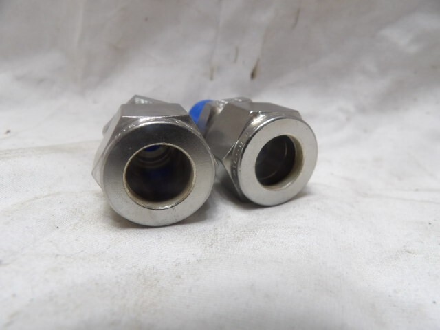 Parker Fitting 1/2″ x 1/4″ npt Stainless Steel (Qty of 2)