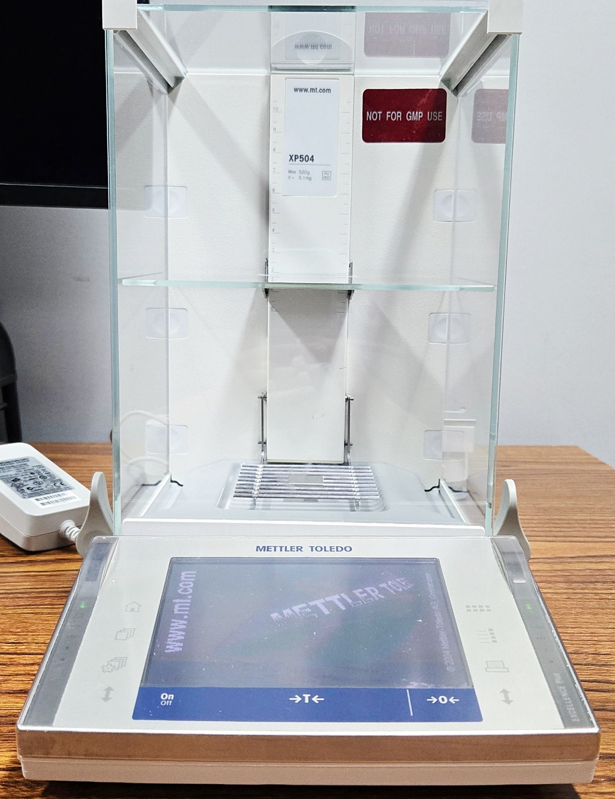 Mettler Toledo XP504 520g x0.1mg Analytical Table Top Lab Balance Digital Scale