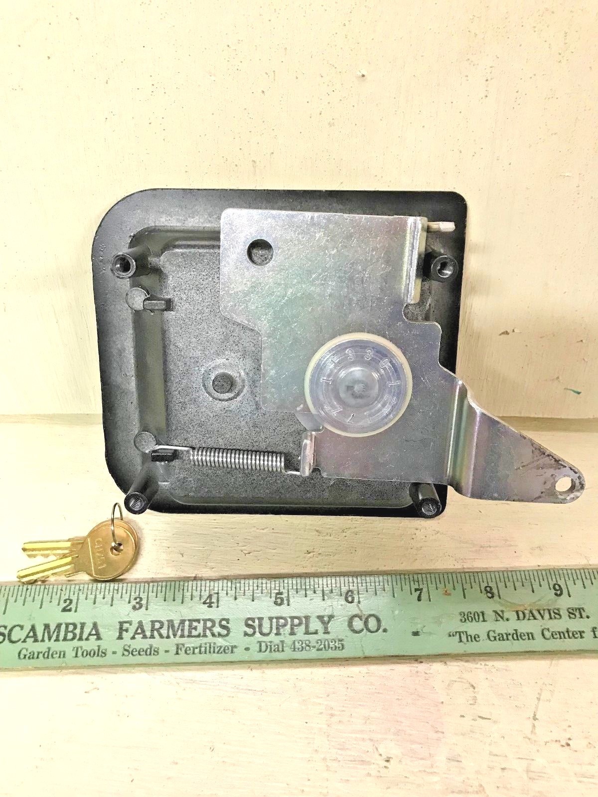 NMC/WOLLARD NW36748 LATCH HANDLE WITH LOCK & KEYS
