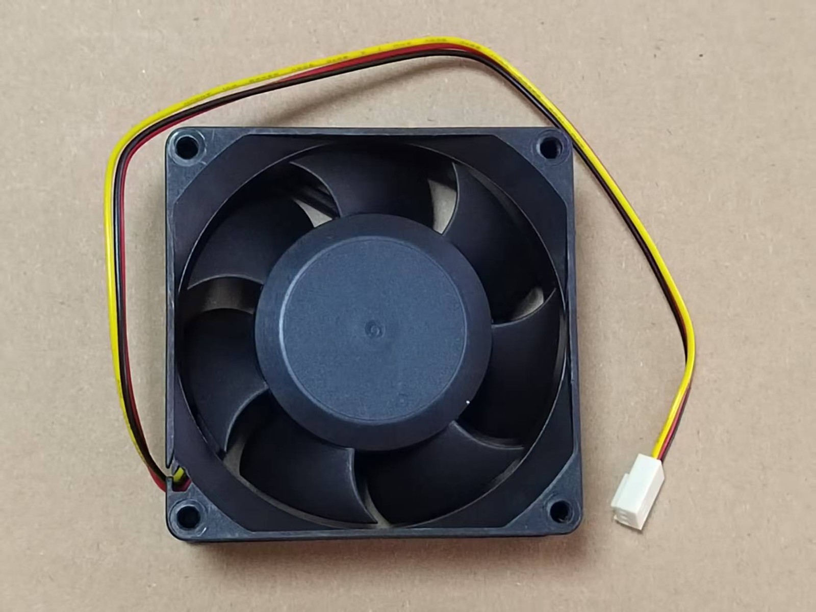 Y.S.TECH FD1280327B-2F 80mm 8032 12V 4.44W 3-wire cooling fan