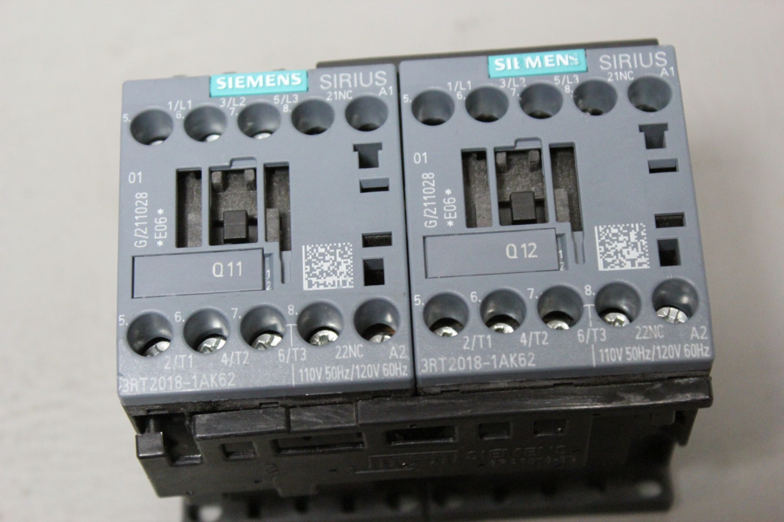 UNUSED SIEMENS REVERSING CONTACTOR 3RA2318-8XB30-1AK6
