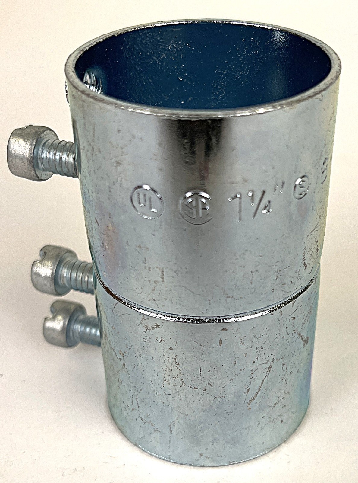 THOMAS & BETTS, MODEL TK124A, SIZE 1-1/4″, EMT SET SCREW TYPE COUPLING, SURPLUS