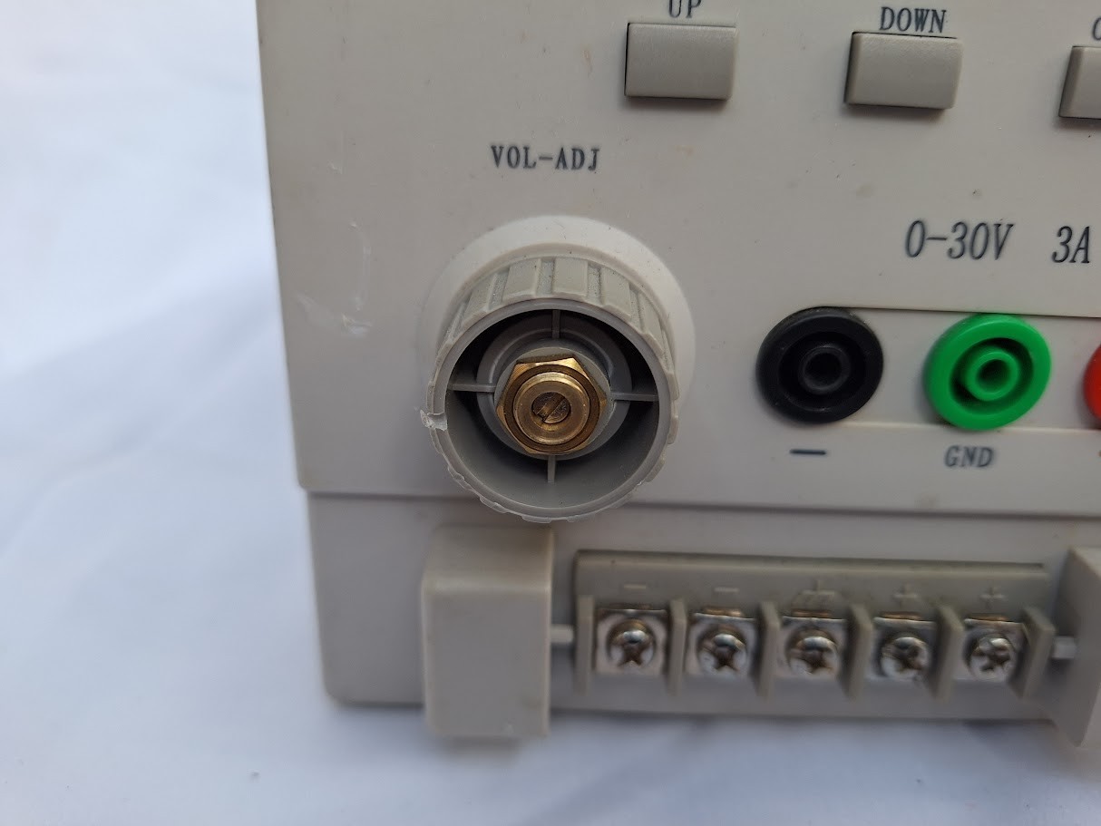 CIRCUIT SPECIALISTS CS13003X REGULATED POWER SUPPLY