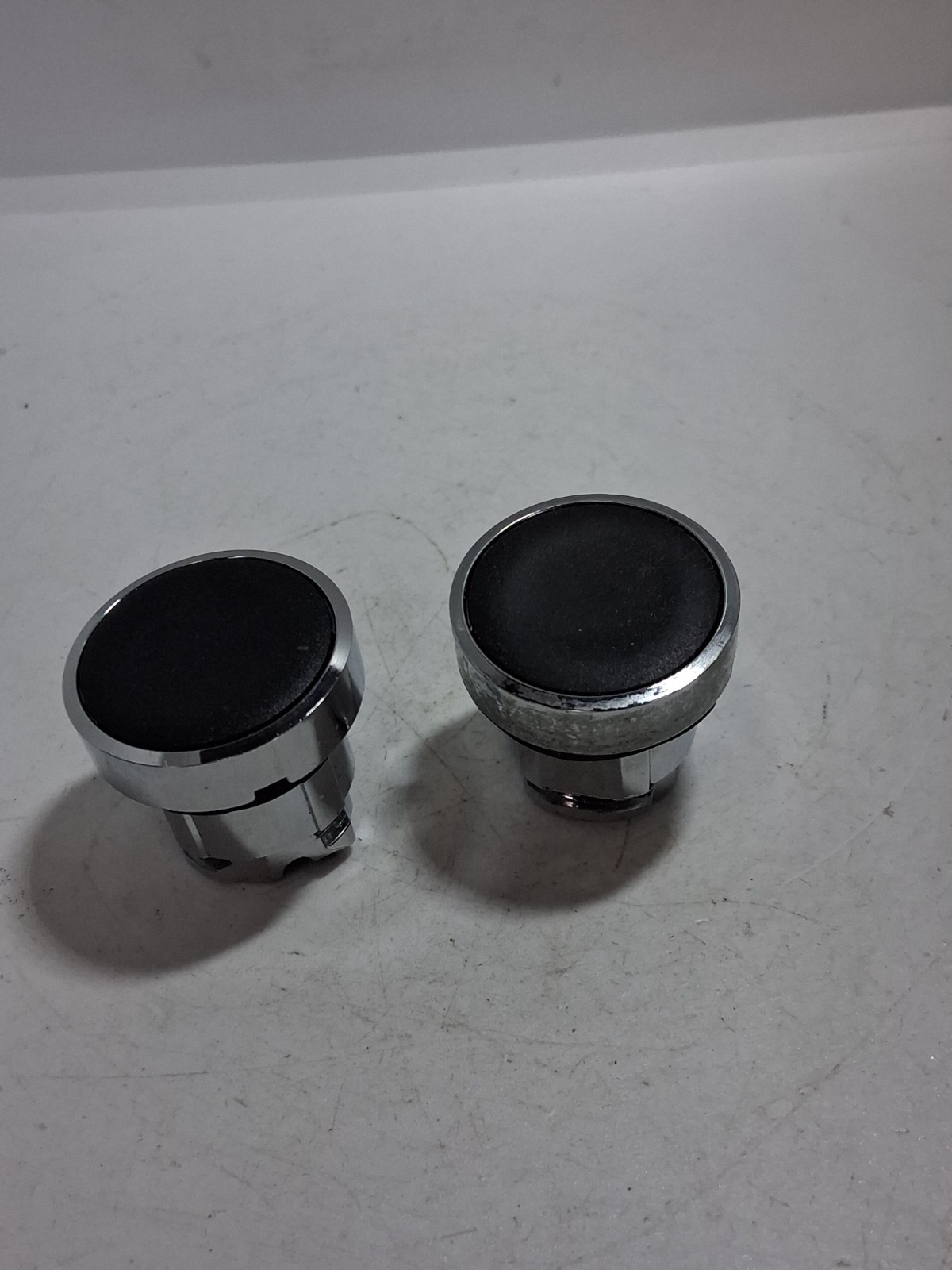 TELEMECANIQUE ZB4- BA2 PUSHBUTTON OPERATOR BLACK (LOT OF 2)