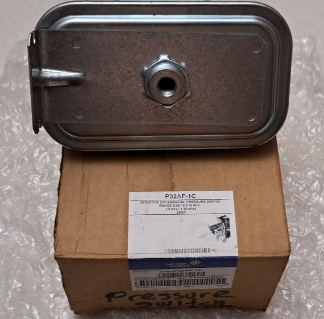 New JOHNSON CONTROLS P32AF-1C SENSITIVE DIFFERENTIAL PRESSURE SWITCH NOS