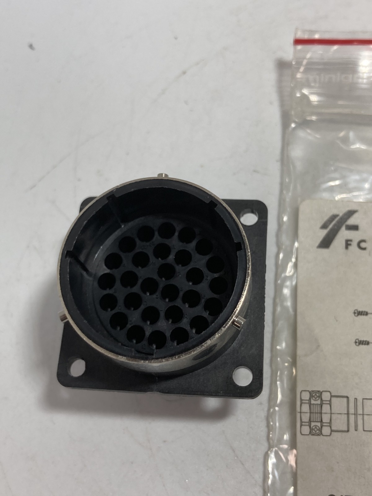 DIGIKEY UTG02028P CIRCULAR CONNECTOR RECEPTACLE OR USE WITH TRIM TRIO CON NIB