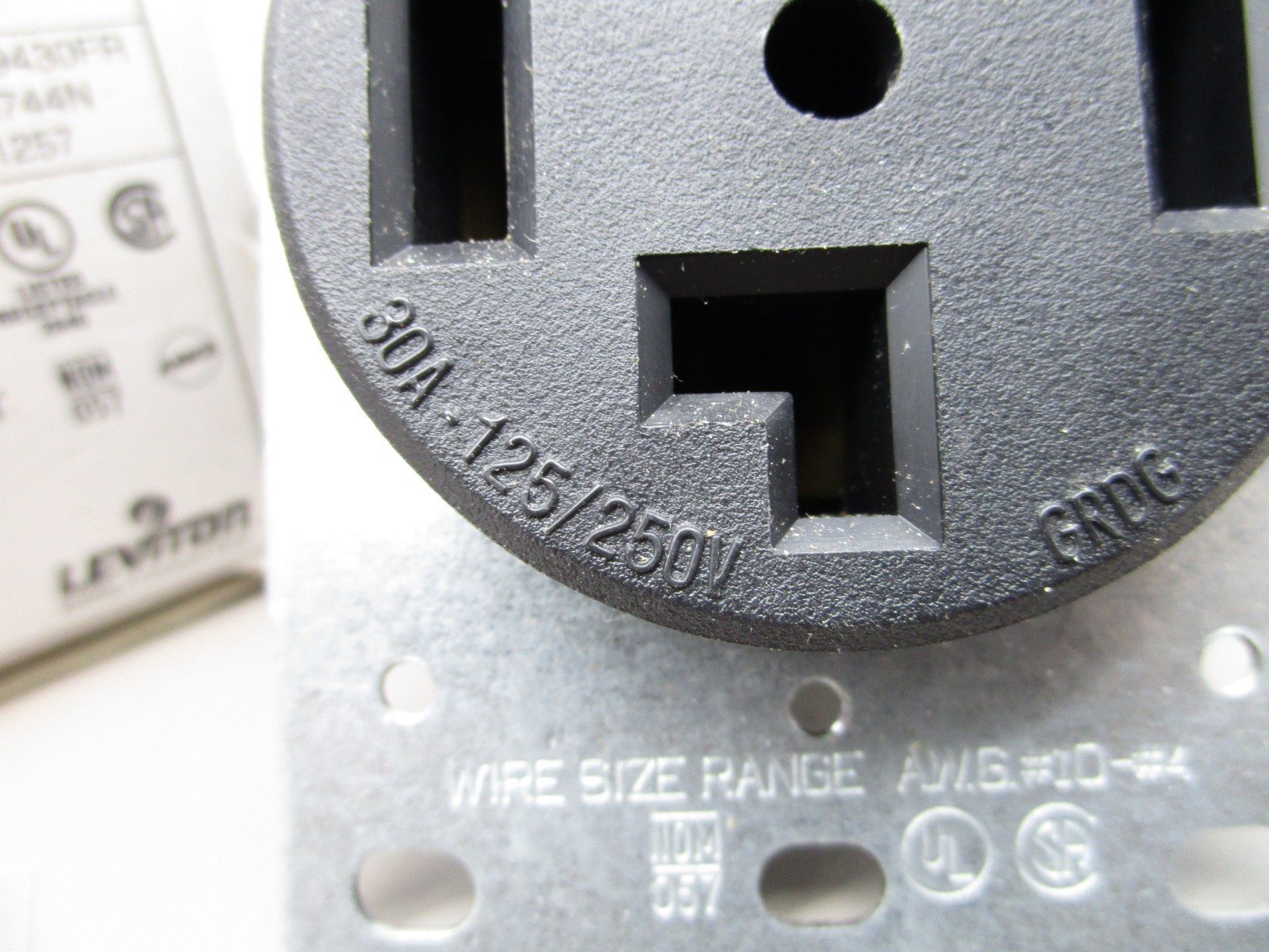 Leviton 278 Electrical Outlet Receptacle 30A 125/250V 3-Pole 4-Wire Grounded