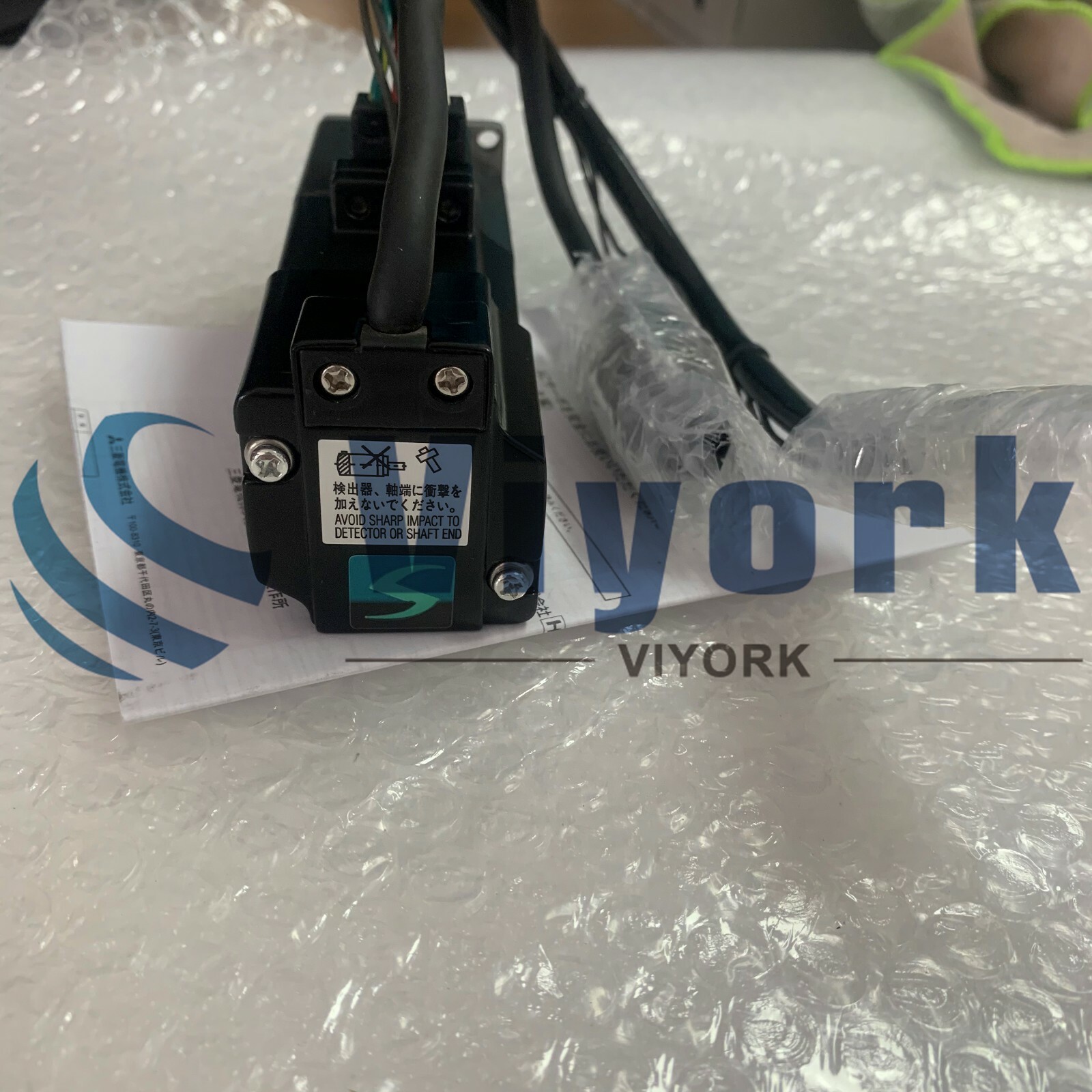 Mitsubishi HC-MFS13B AC SERVO MOTOR AC 100W 3PH 105V 0.9A 3000RPM NEW