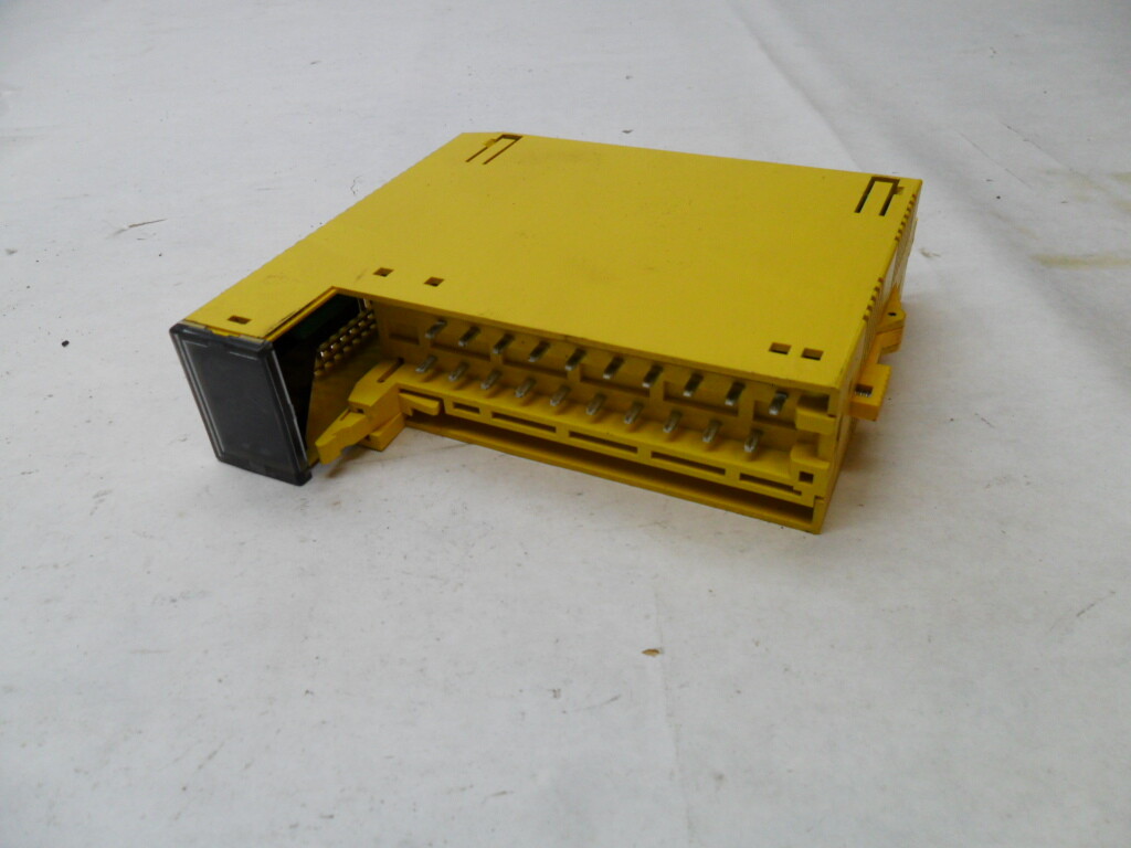 FANUC A03B-0819-C161 RELAY OUTPUT MODULE A0R16G 30VDC 250VAC 16PT *READ*