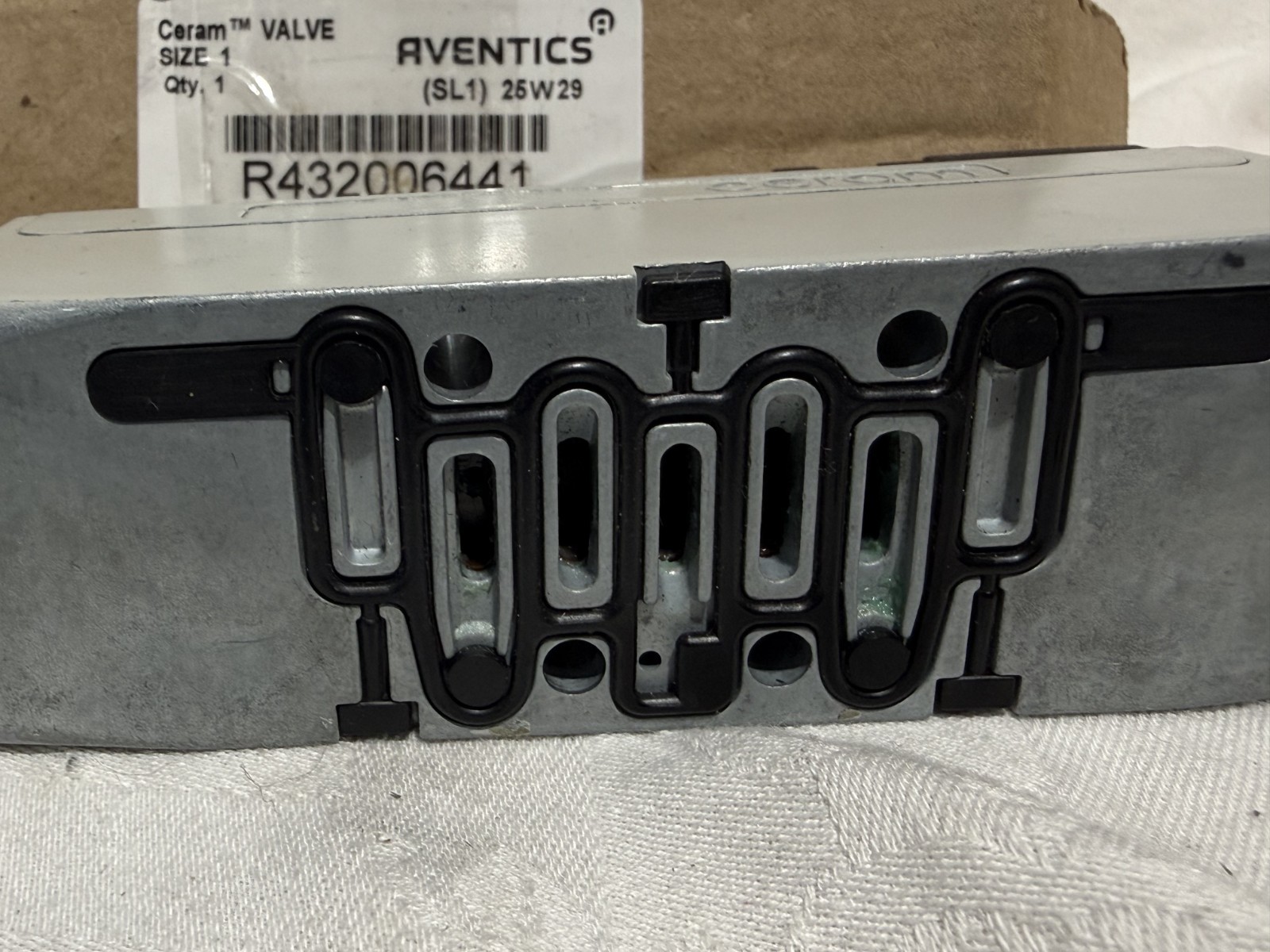 Aventics R432006441 Ceram Solenoid Valve Size 1 24VDC 5/2 Spring Return New NIOB