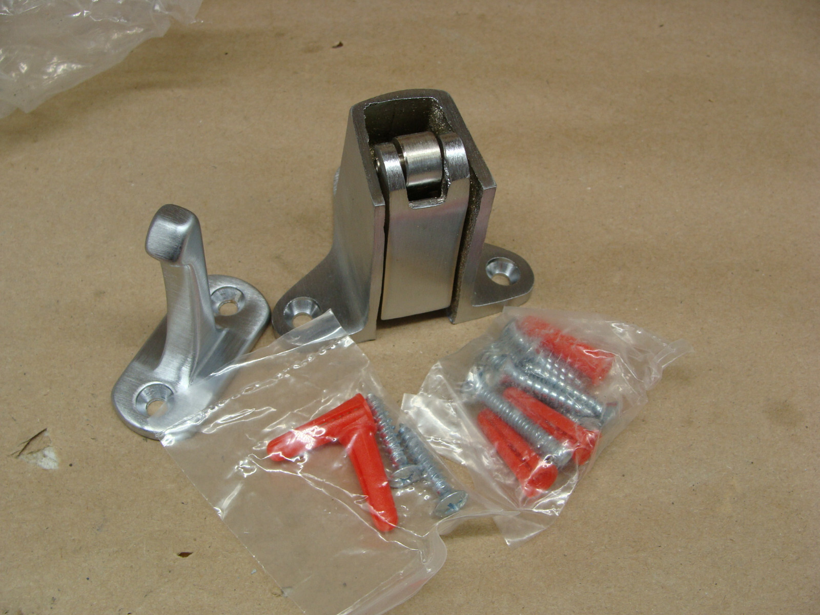 AUTOMATIC DOOR STOP AND HOLDER WS40 626