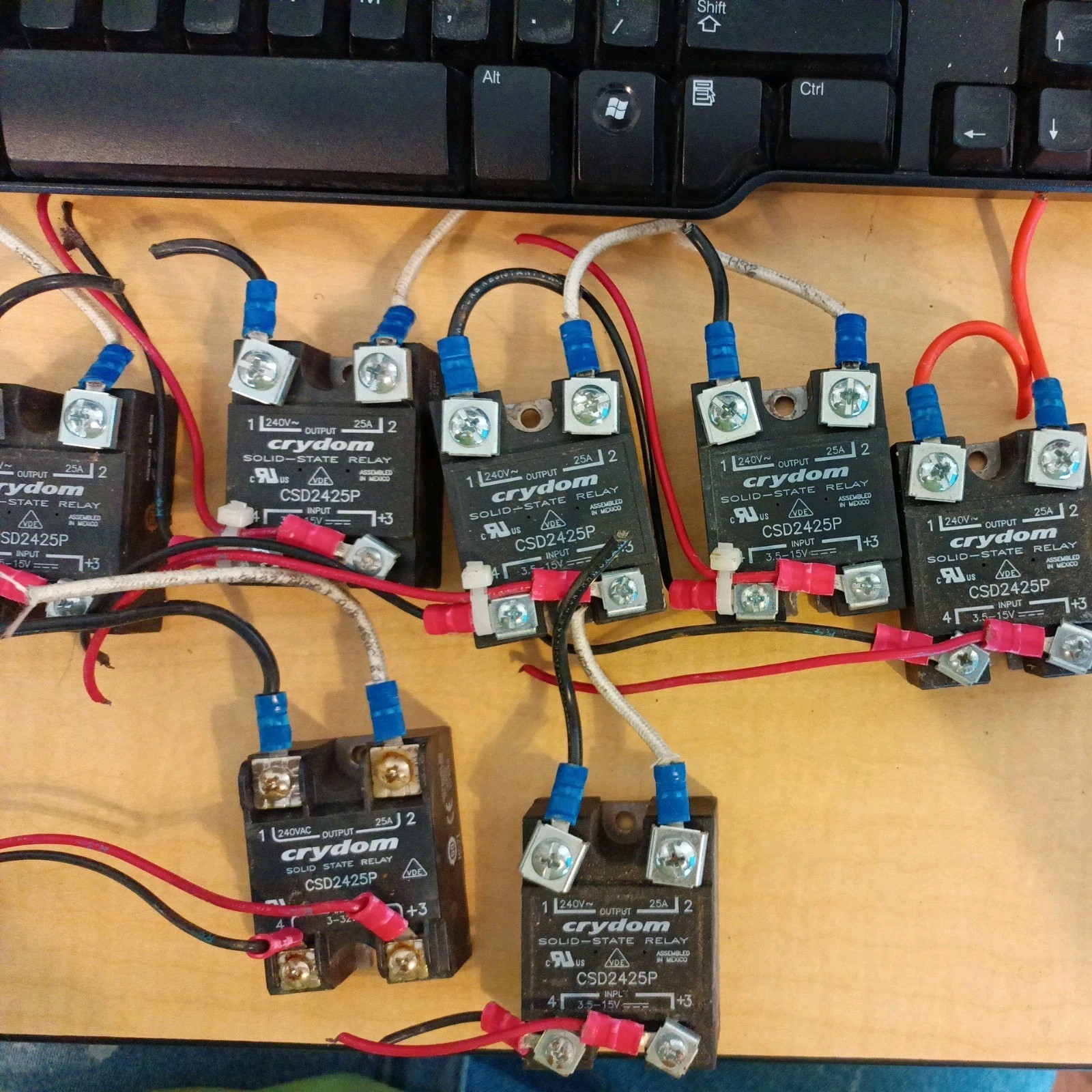 UNUSED CRYDOM D2425 SOLID STATE RELAY 240VAC/OUT 25A