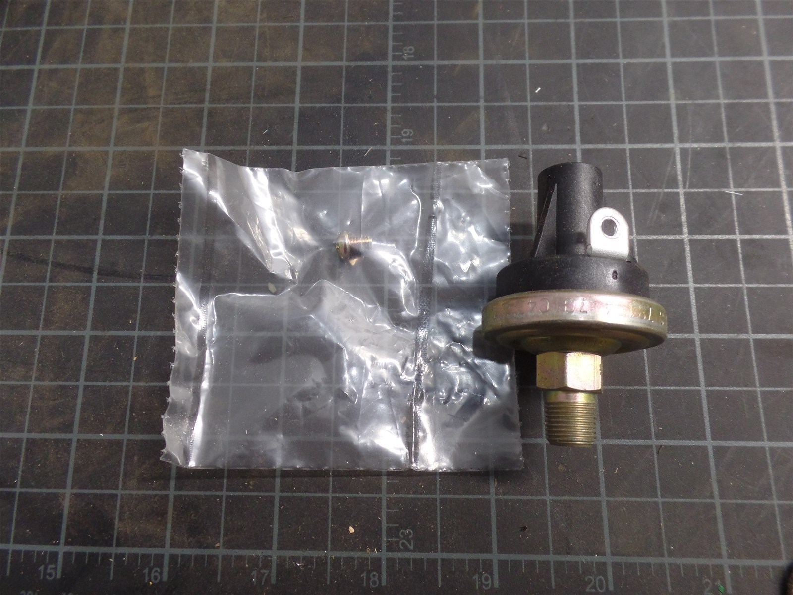 GENUINE TROJAN O&K 1028343700 PRESSURE SWITCH, TEREX 10-28343700, NOS
