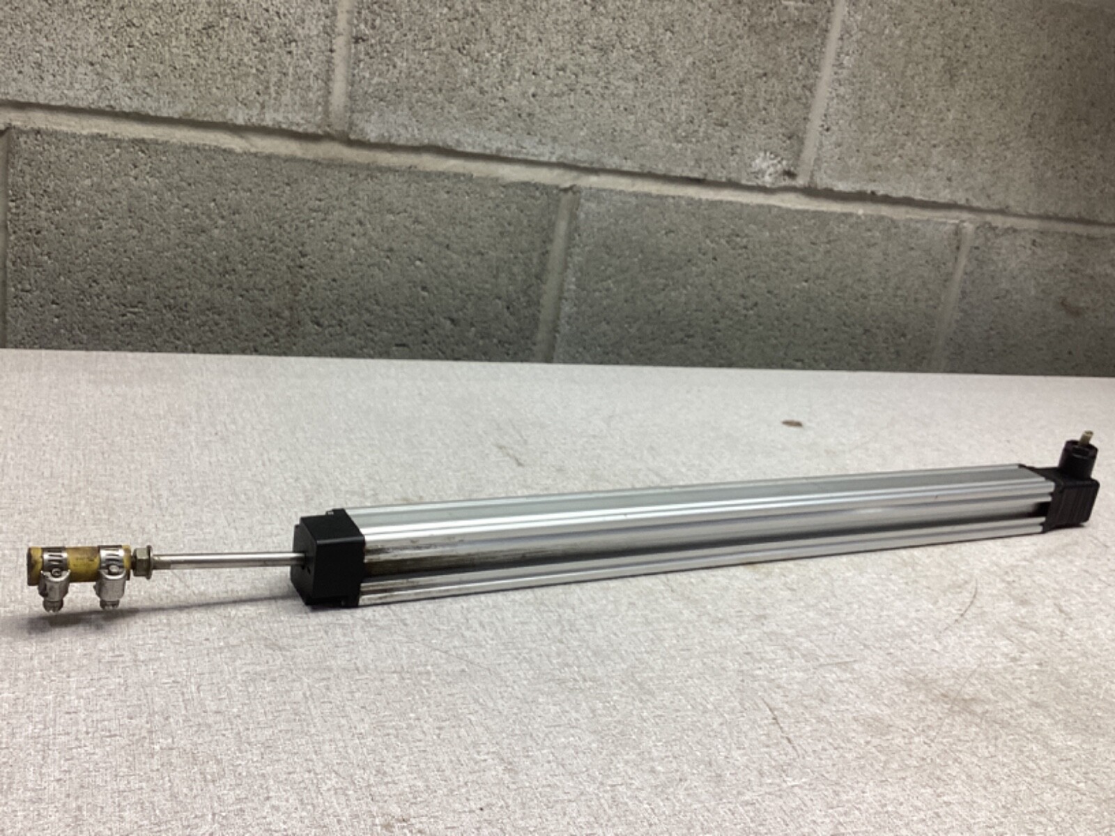 Novotechnik EN 61010-1 Linear Position Transducer #111H83FML